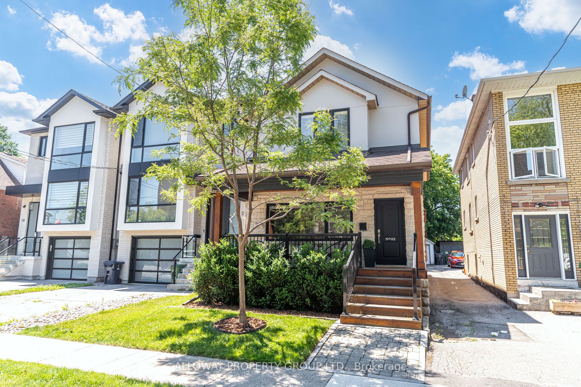 22 Fourth Street, Toronto, ON M8V 2Y3