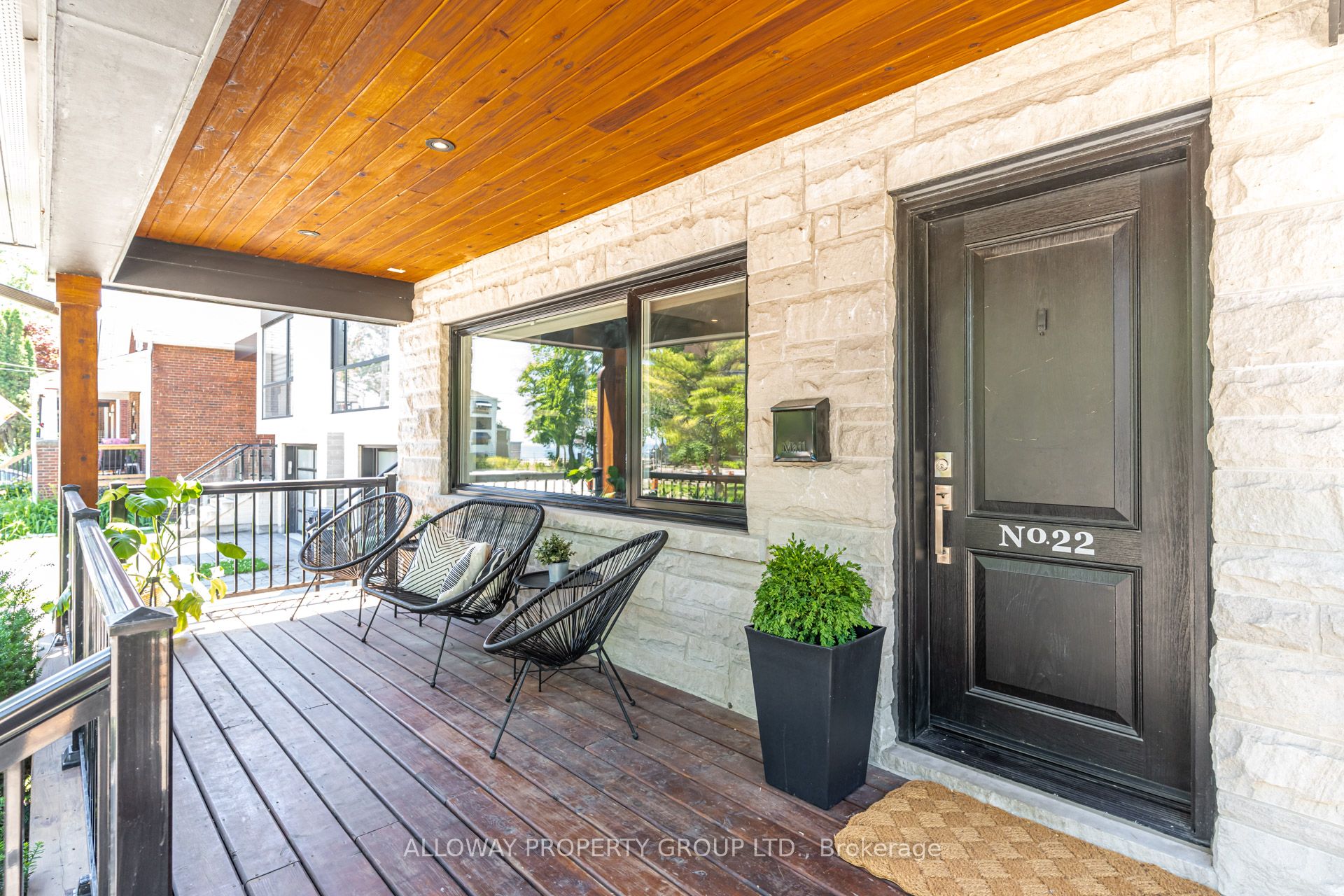 22 Fourth Street, Toronto, ON M8V 2Y3 photo 2
