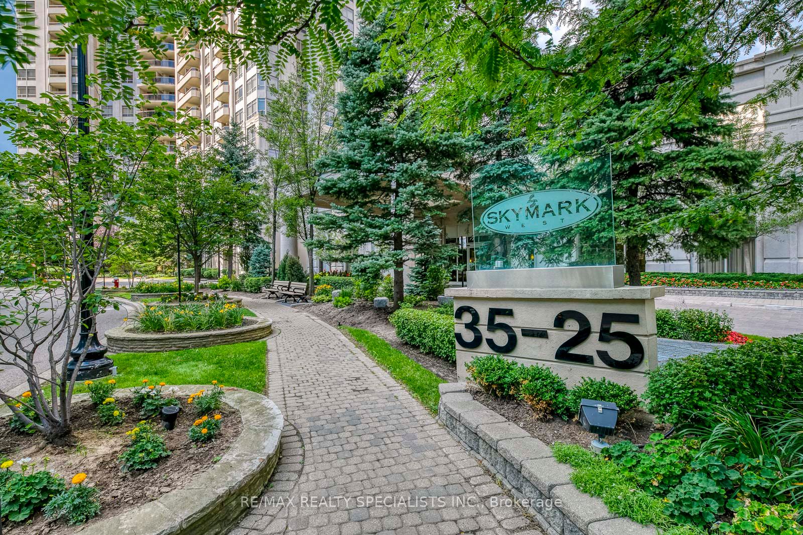 25 Kingsbridge Garden Circle W 519, Mississauga, ON L5R 4B1 photo 5