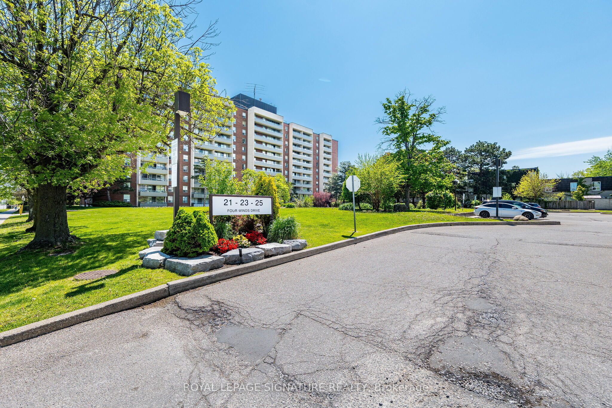 25 Four Winds Drive 405, Toronto, ON M3J 1K8