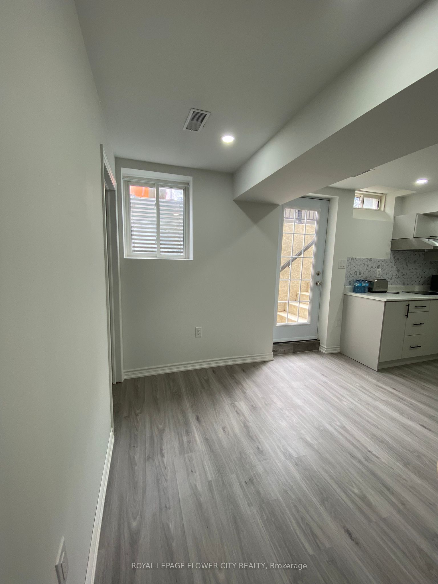 29 Marshmarigold Drive Basement, Brampton, ON L7A 2S7 photo 3
