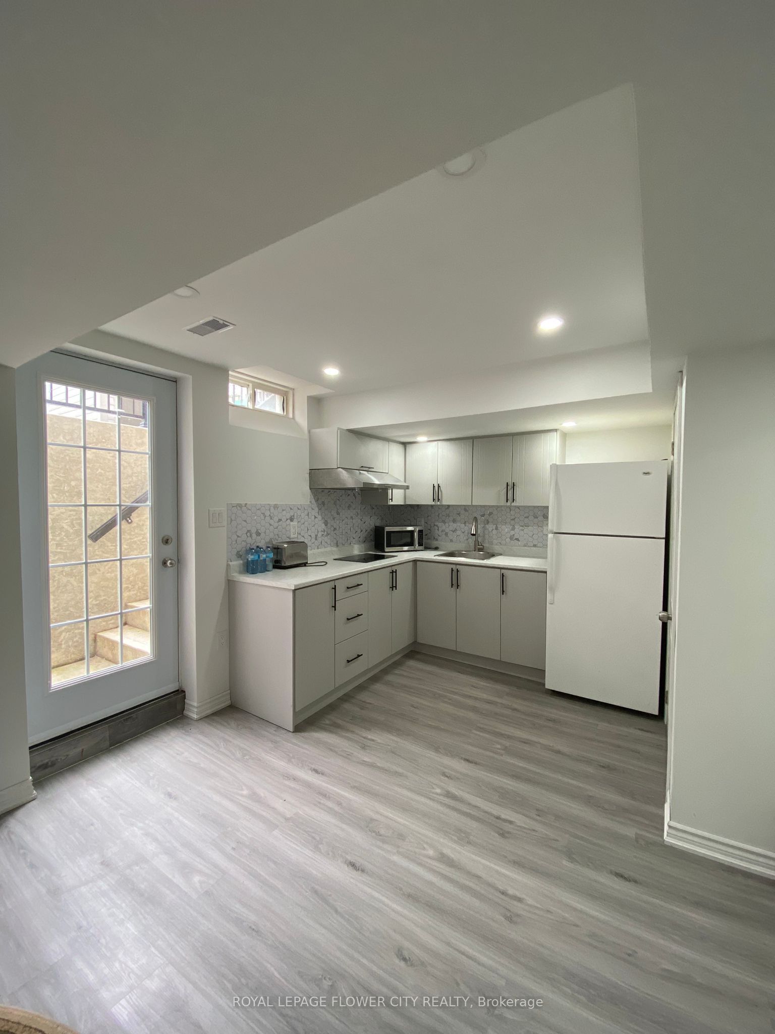 29 Marshmarigold Drive Basement, Brampton, ON L7A 2S7 photo 4