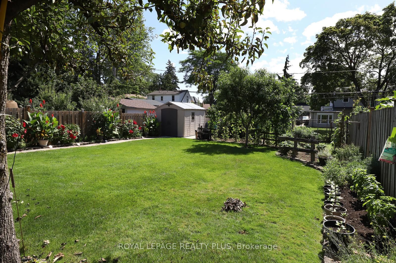 1086 Hedge Drive, Mississauga, ON L4Y 1G2 photo 4