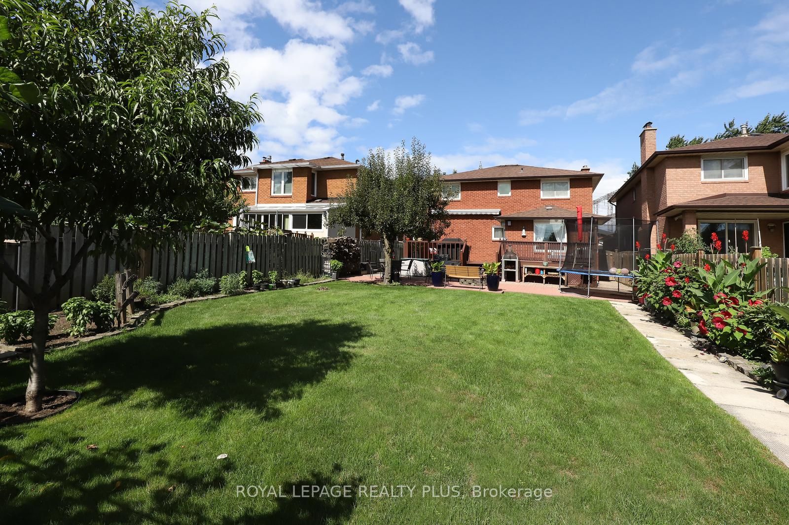 1086 Hedge Drive, Mississauga, ON L4Y 1G2 photo 5