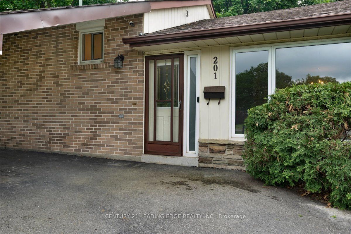 201 Mcmurchy Avenue S, Brampton, ON L6Y 1Z2 photo 3