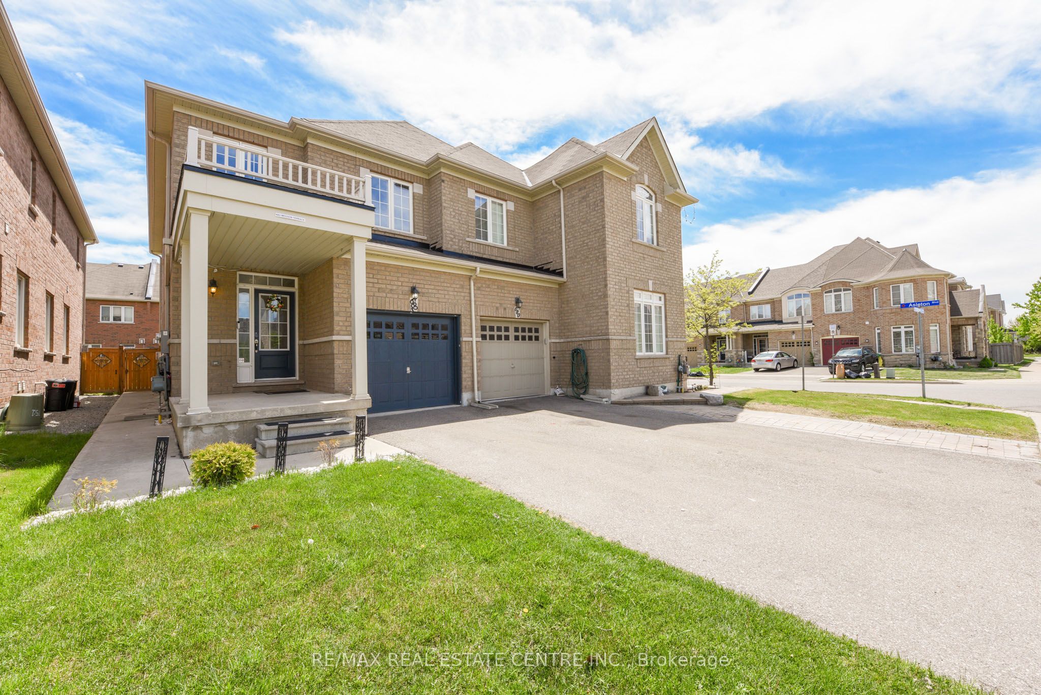 682 Megson Terrace, Milton, ON L9T 8K4 photo 2