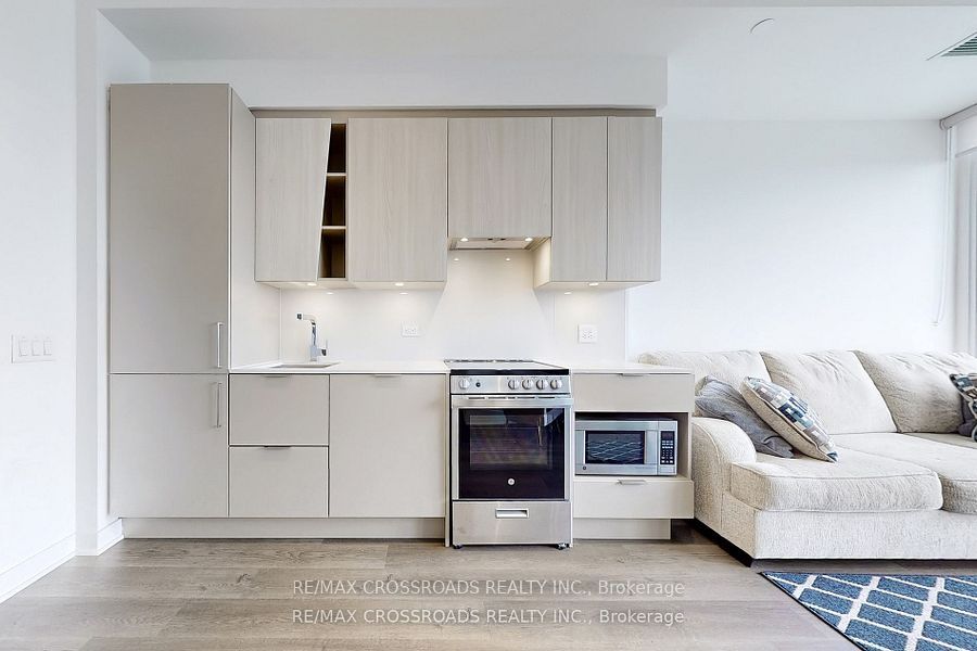 3900 Confederation Parkway 5804, Mississauga, ON L5B 0M3 photo 3
