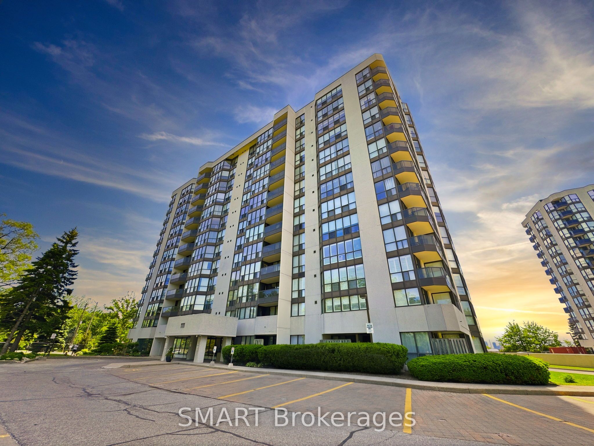 1111 Bough Beeches Boulevard 203, Mississauga, ON L4W 4N1