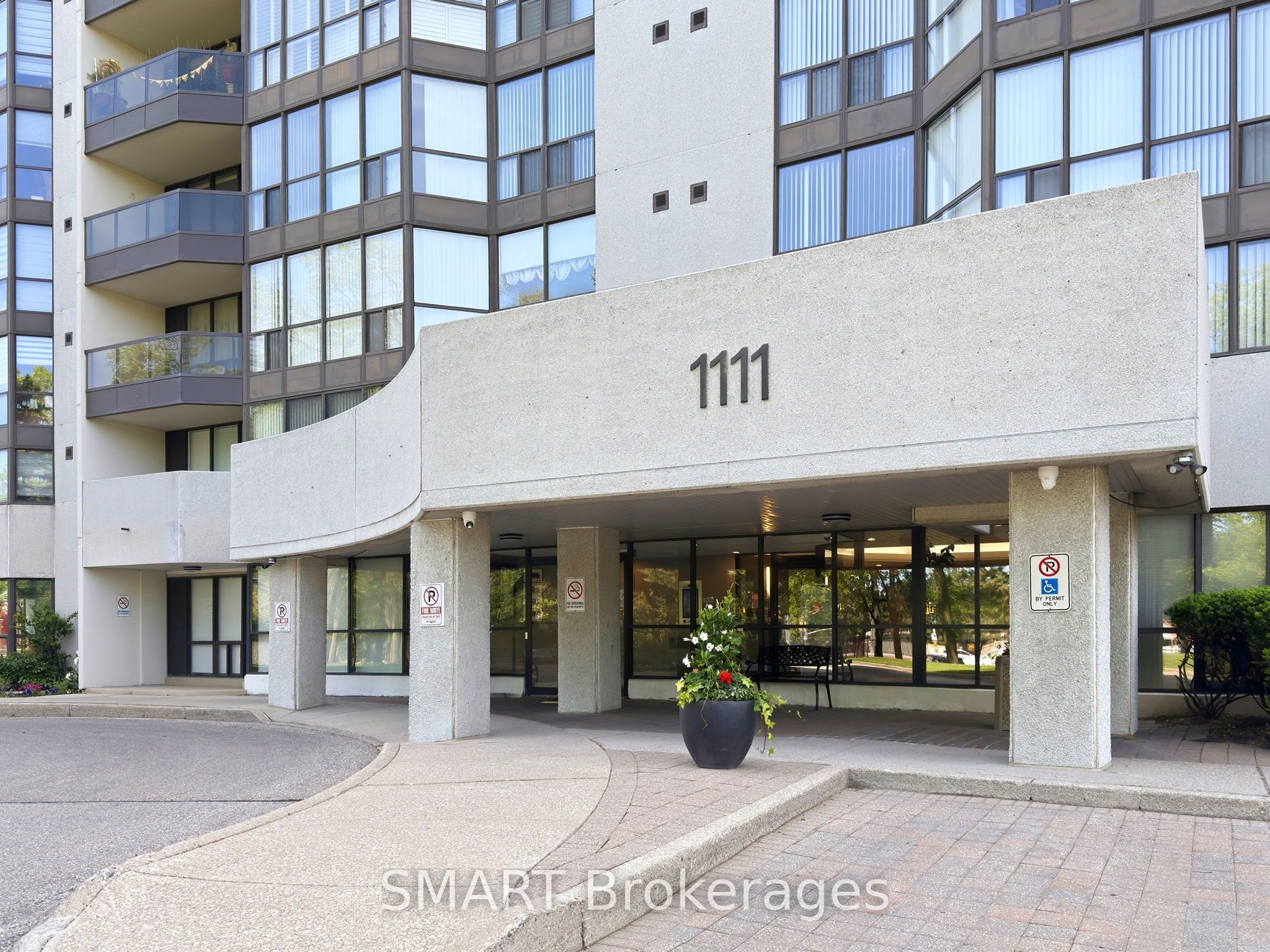 1111 Bough Beeches Boulevard 203, Mississauga, ON L4W 4N1 photo 3