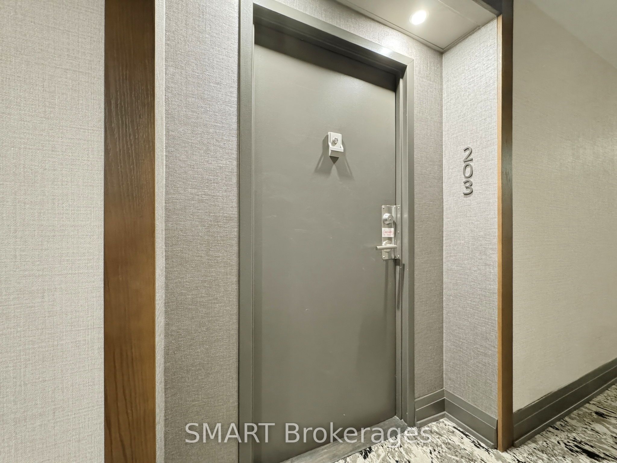 1111 Bough Beeches Boulevard 203, Mississauga, ON L4W 4N1 photo 4