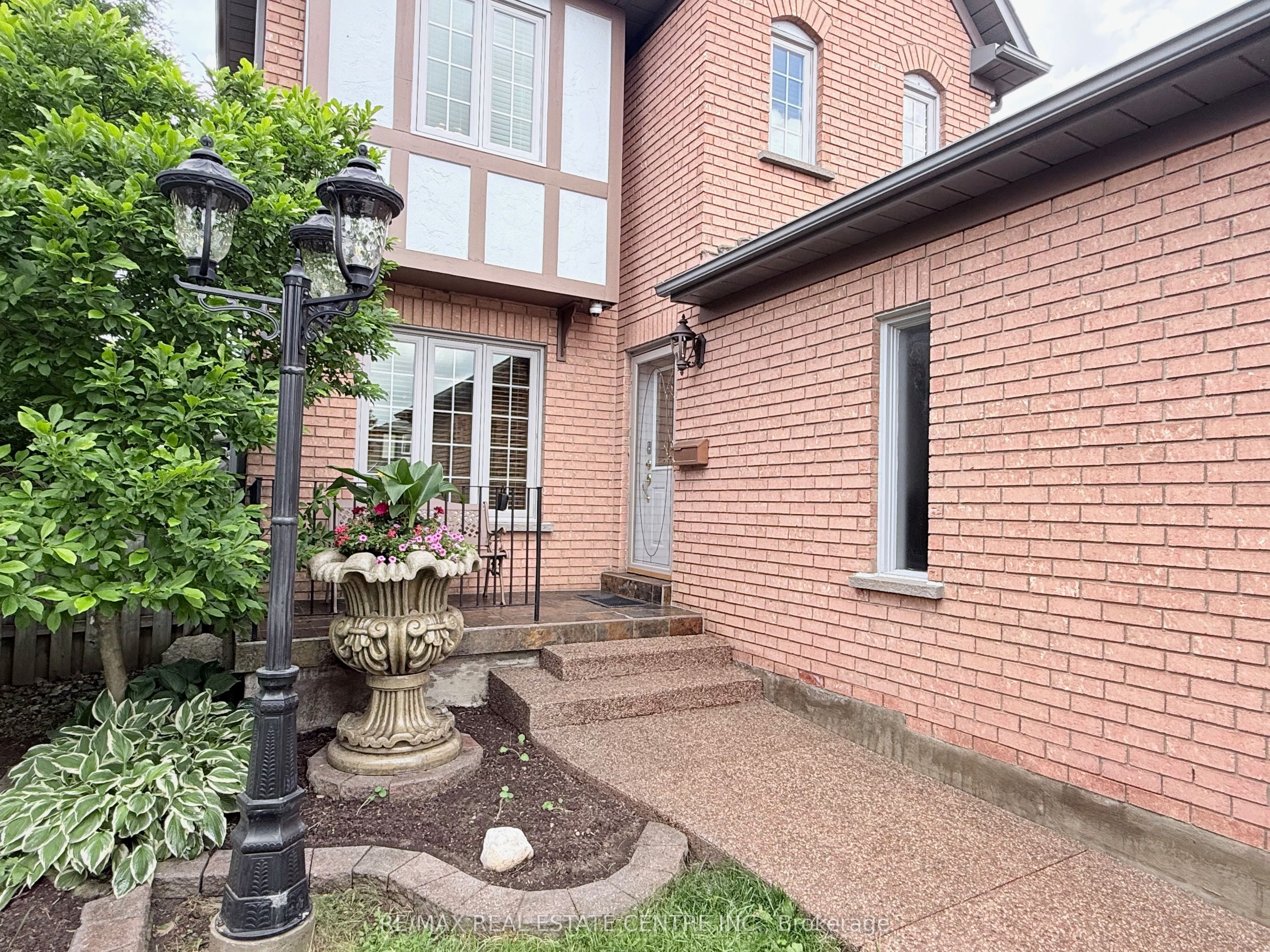 7264 Seabreeze Drive, Mississauga, ON L5N 6K7 photo 4