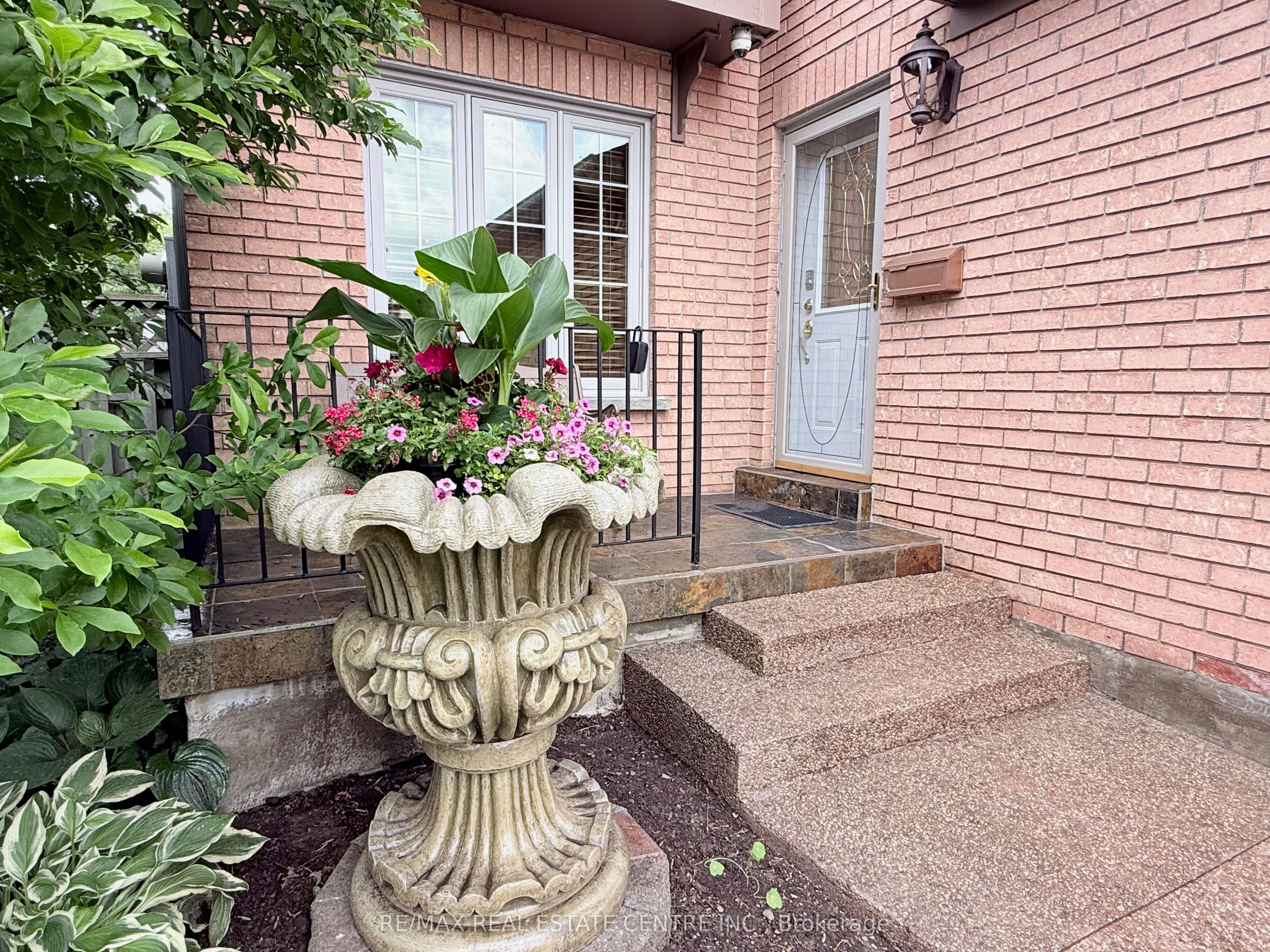 7264 Seabreeze Drive, Mississauga, ON L5N 6K7 photo 5