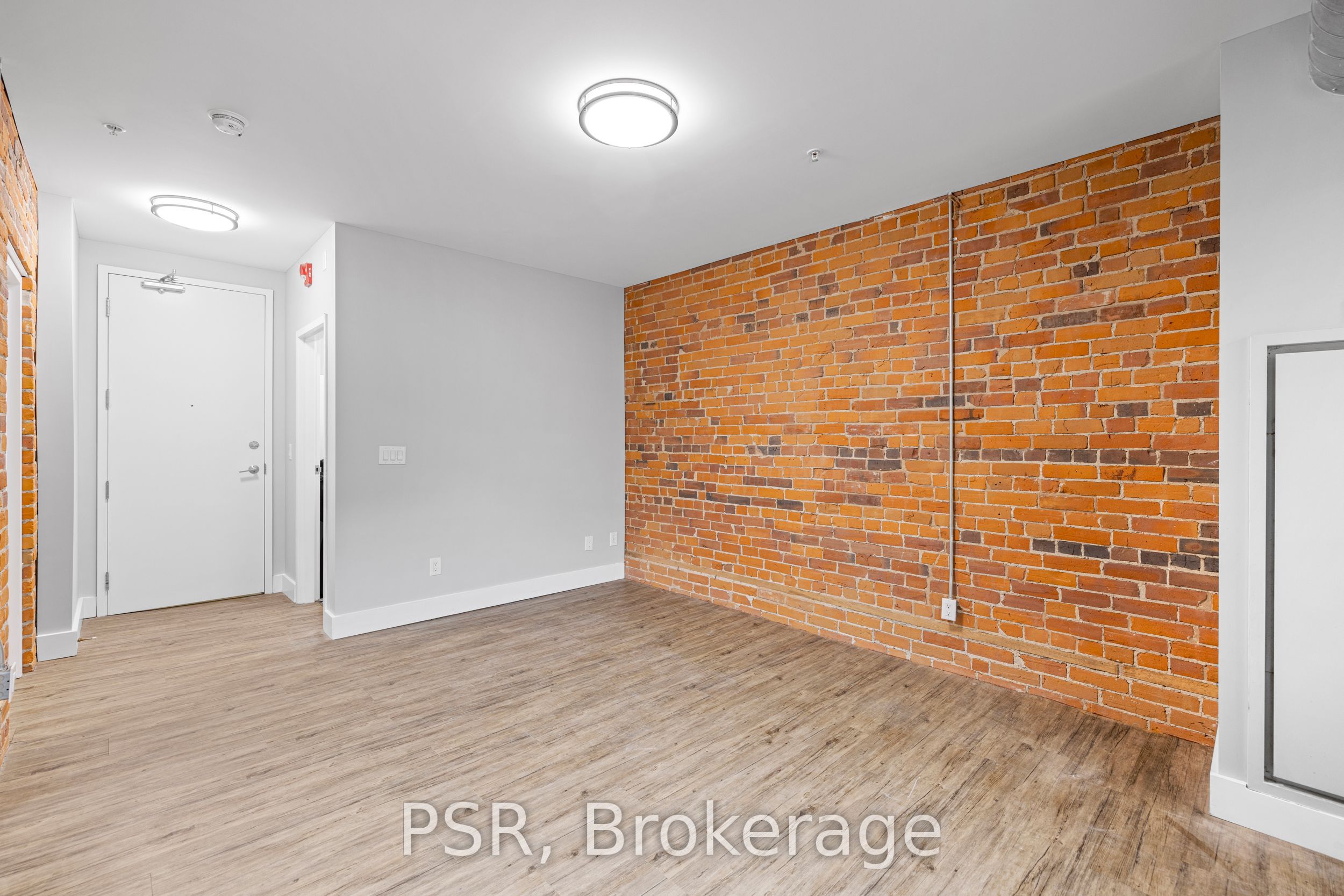 2870 Dundas Street W 212, Toronto, ON M6P 1Y8 photo 3