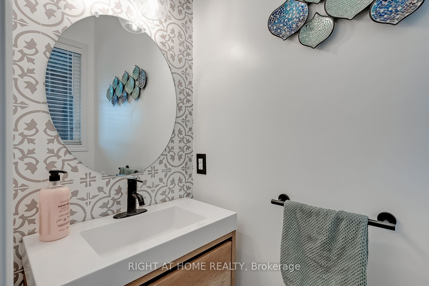 2033 Trawden Way, Oakville, ON L6M 0M2 photo 3