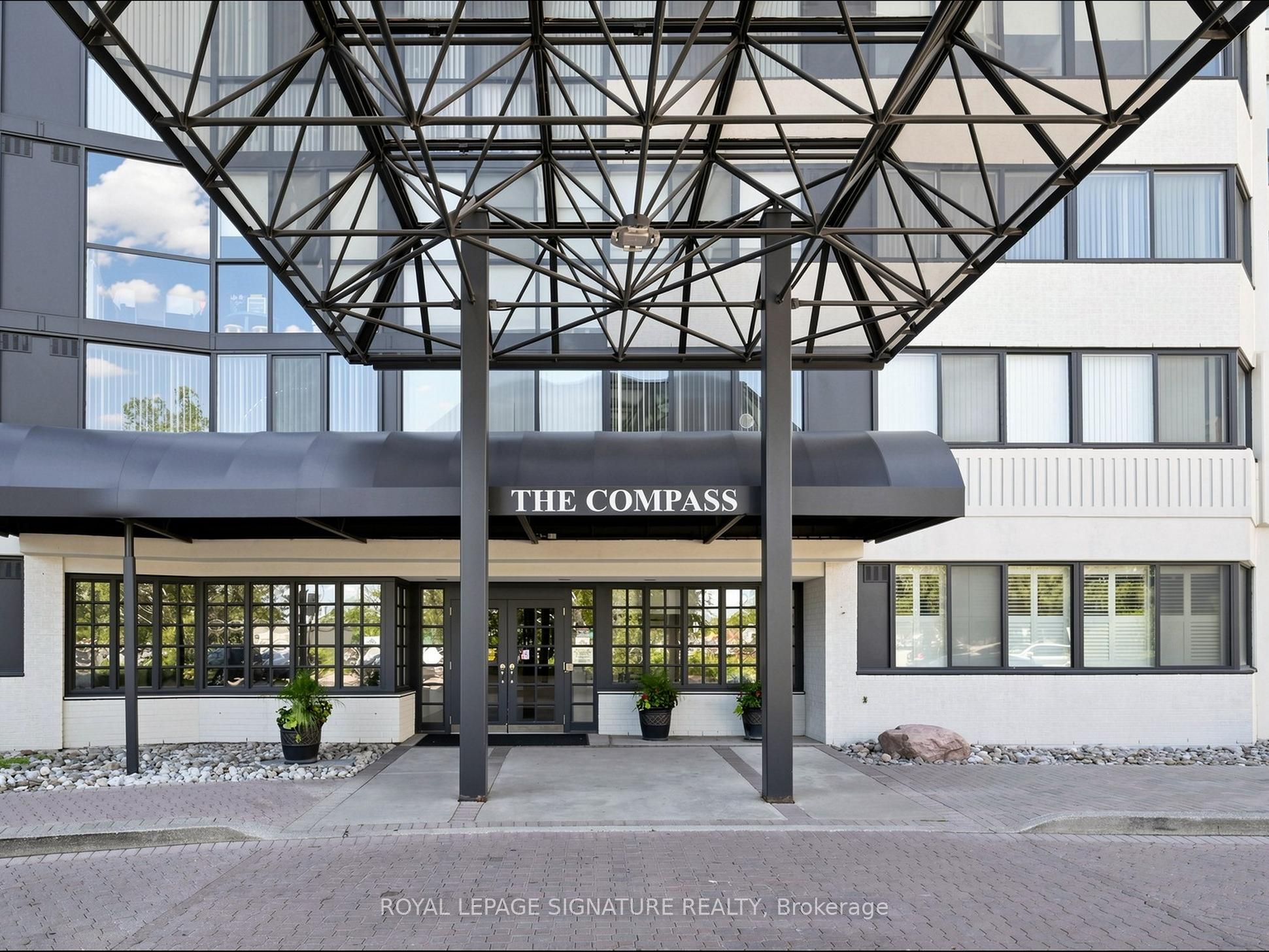 1360 Rathburn Road E 1808, Mississauga, ON L4W 4H4 photo 3
