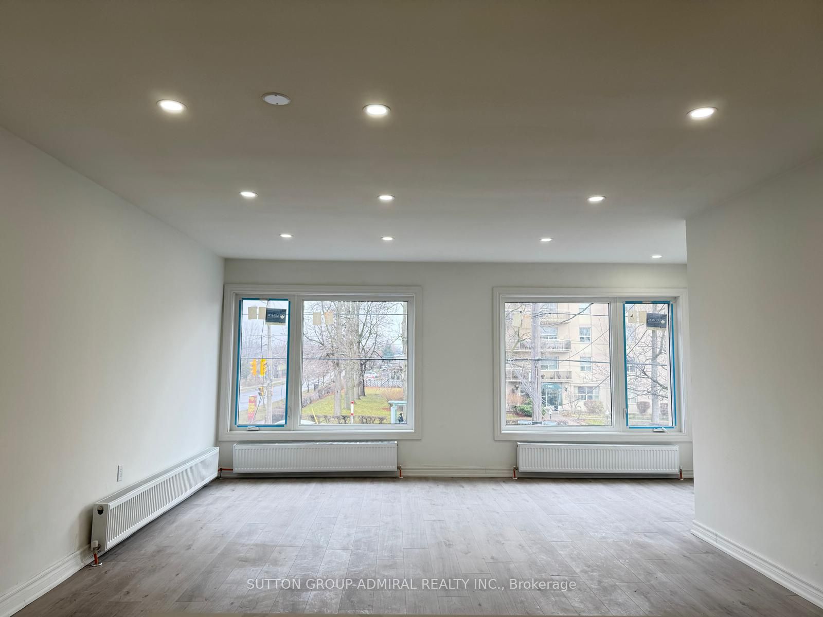 2986A Dufferin Street Upper, Toronto, ON M6B 3T3 photo 2
