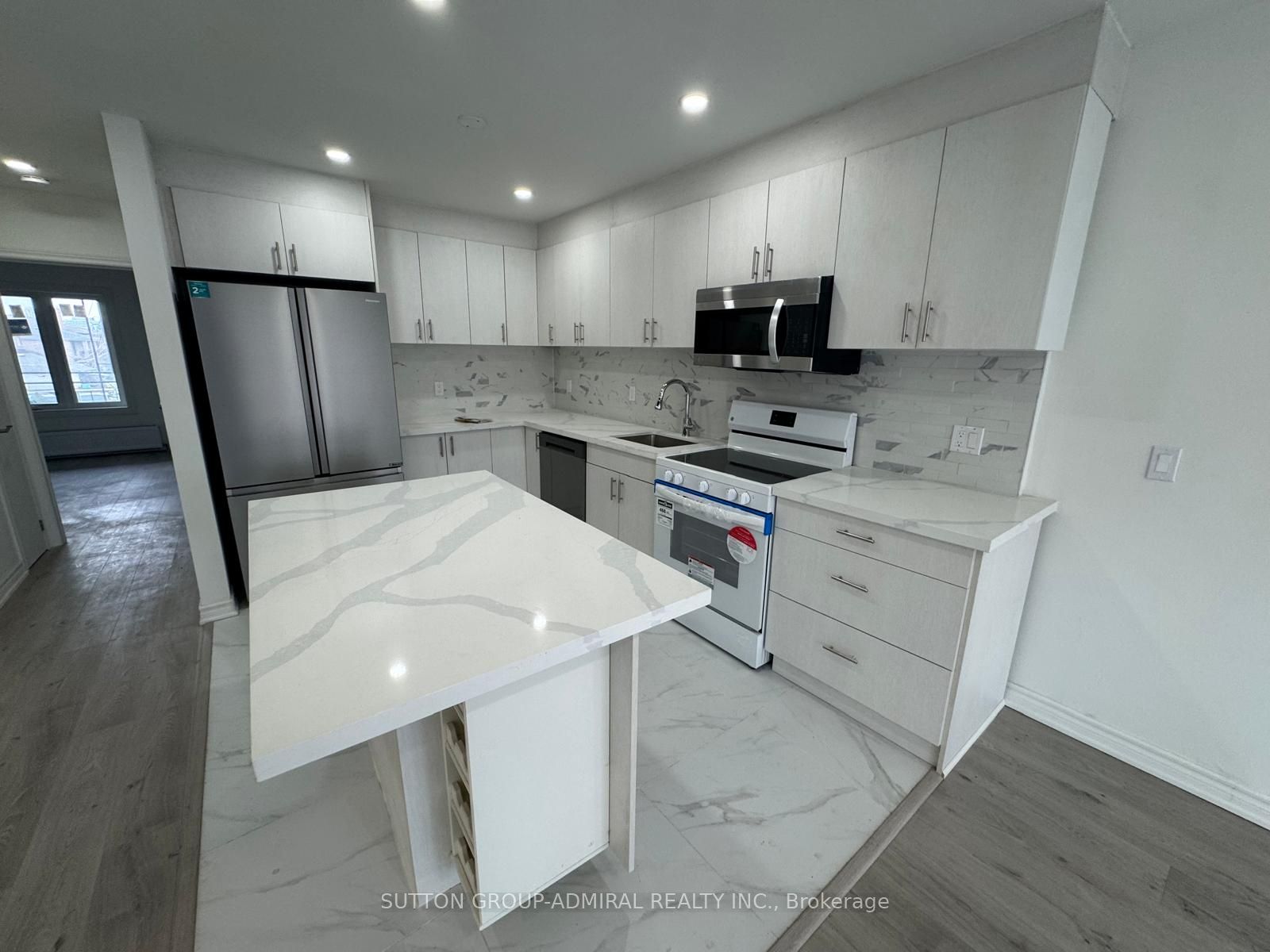 2986A Dufferin Street Upper, Toronto, ON M6B 3T3 photo 3