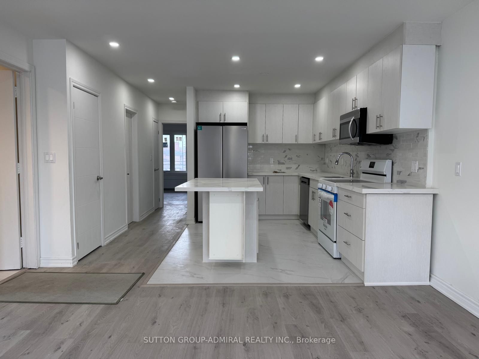 2986A Dufferin Street Upper, Toronto, ON M6B 3T3 photo 4