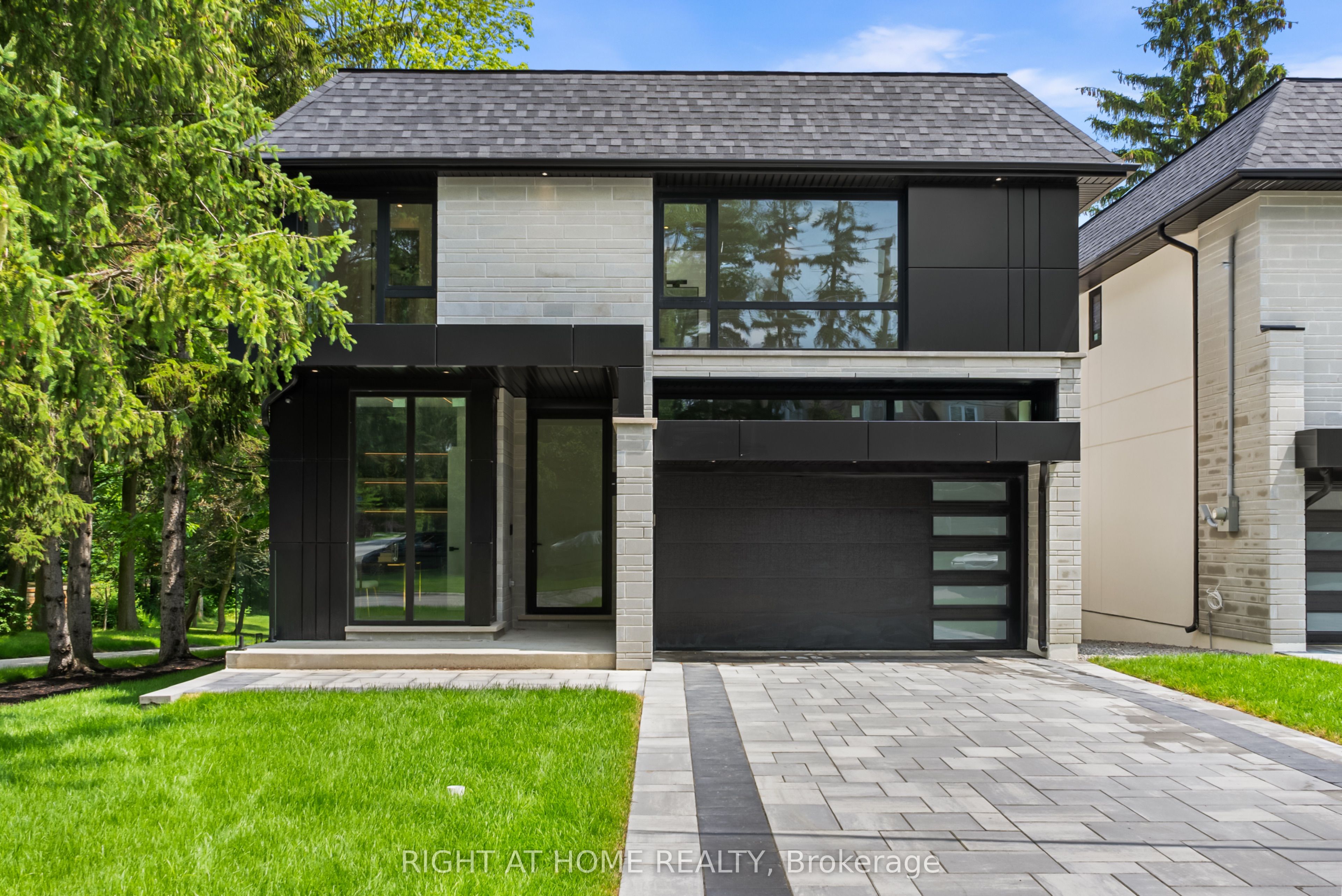 1209 Canterbury Road, Mississauga, ON L5G 4A4