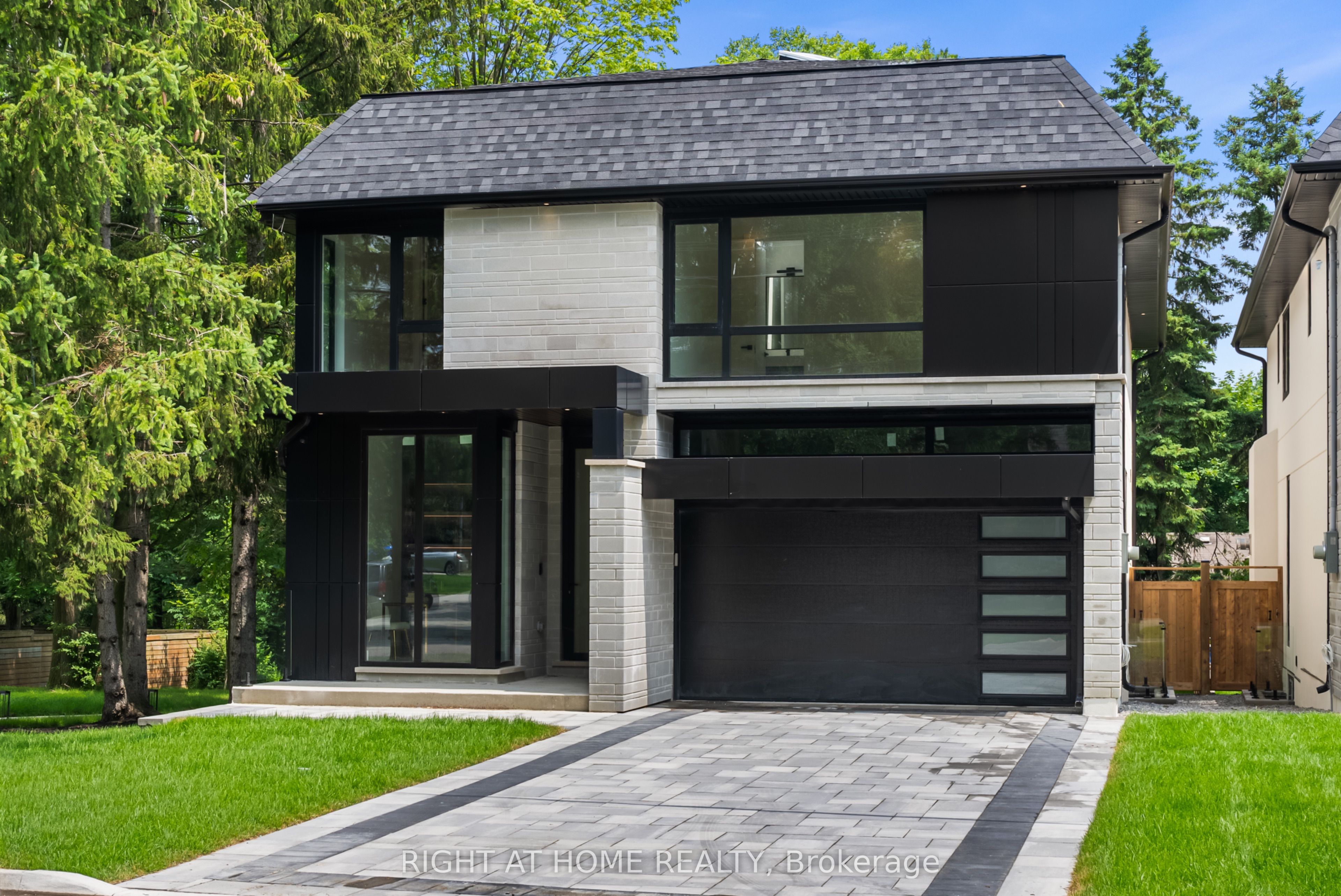 1209 Canterbury Road, Mississauga, ON L5G 4A4 photo 2