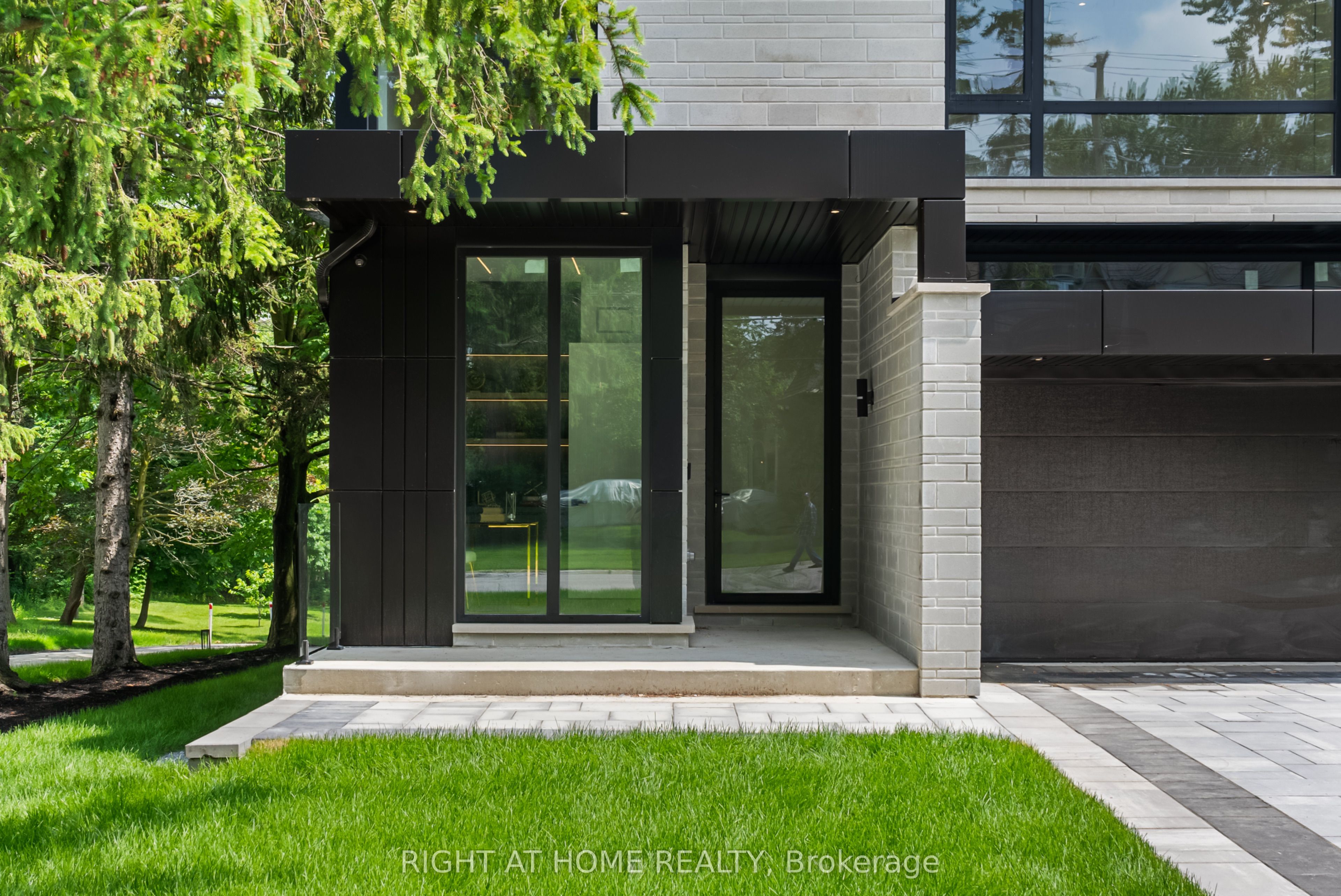 1209 Canterbury Road, Mississauga, ON L5G 4A4 photo 3