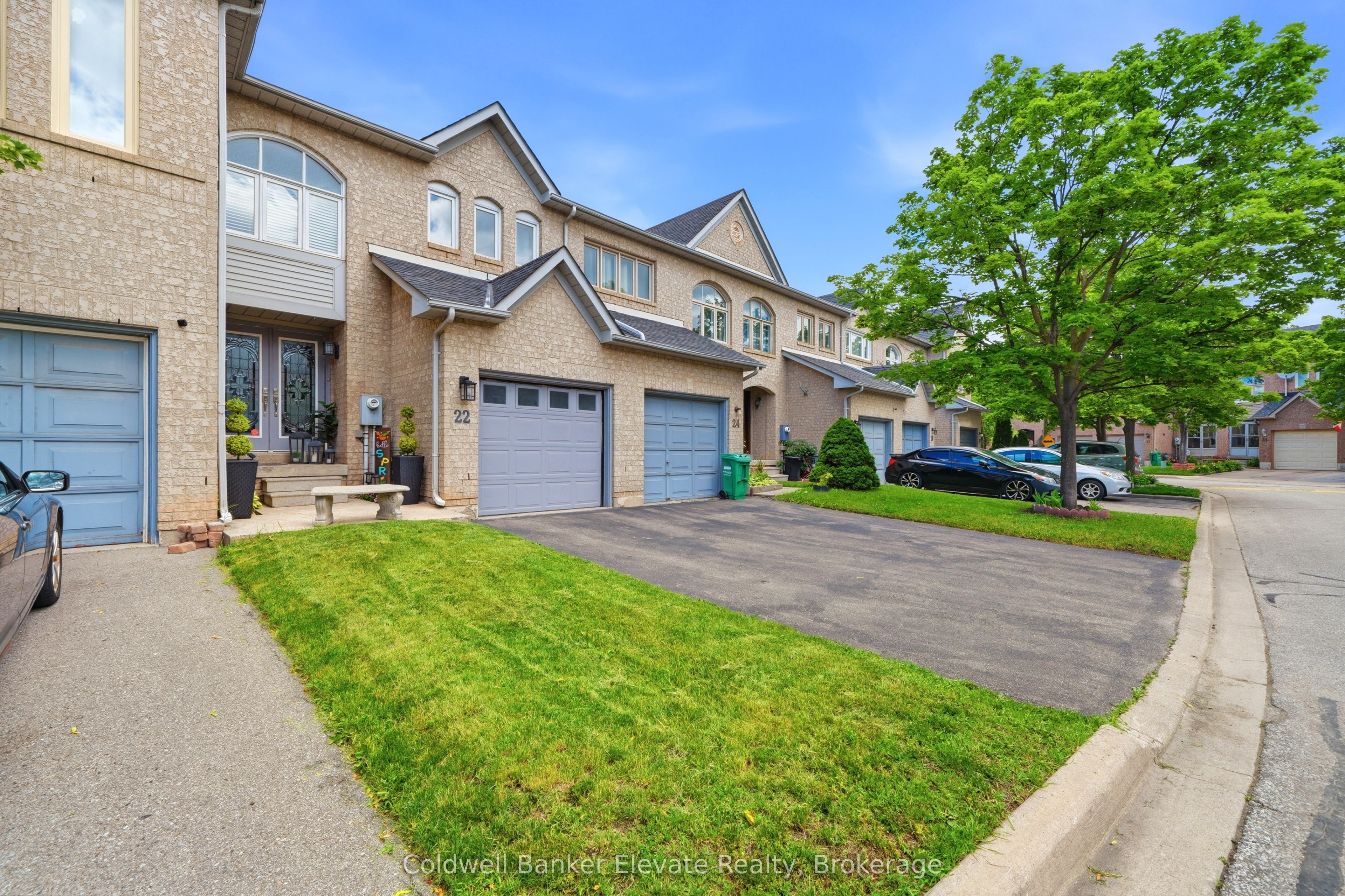 22 Goldenlight Circle, Brampton, ON L6X 4N6 photo 2