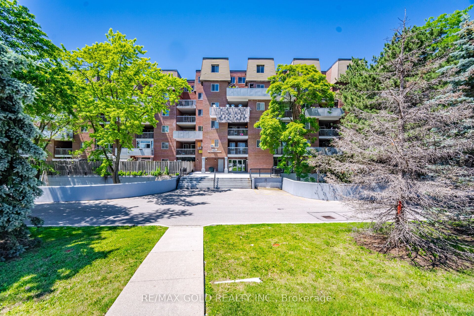 3025 The Credit Woodlands Drive 251, Mississauga, ON L5C 2V3 photo 2