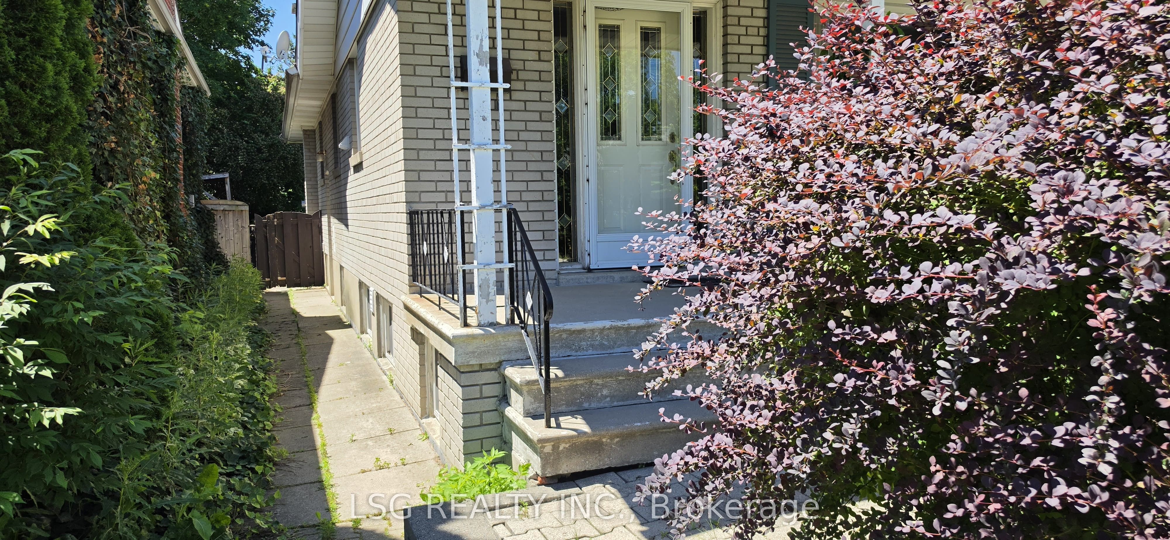 81 Norgrove Crescent, Toronto, ON M9P 3C7 photo 2