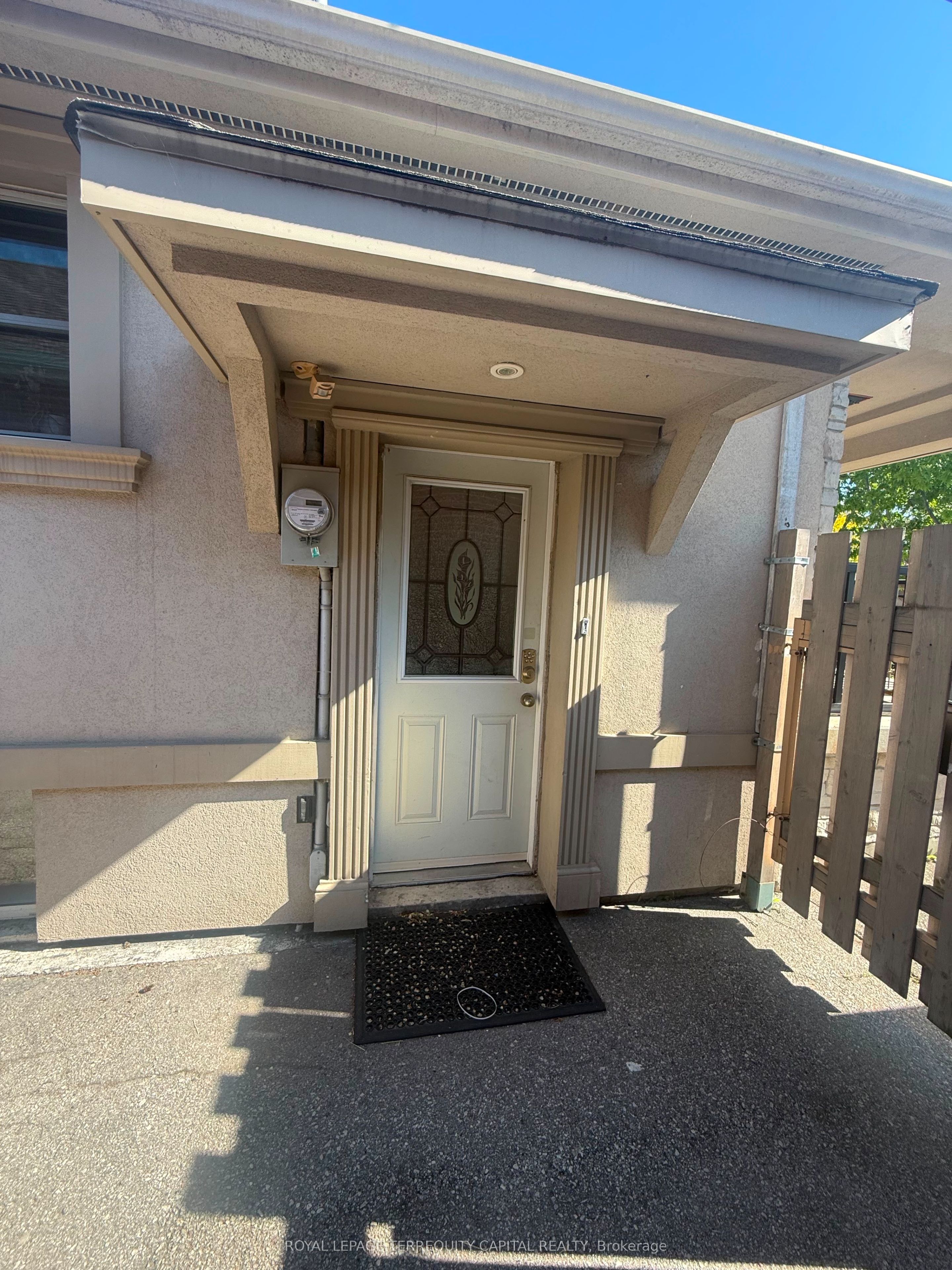 29 Glamis Avenue Lower, Toronto, ON M6N 4H5 photo 2