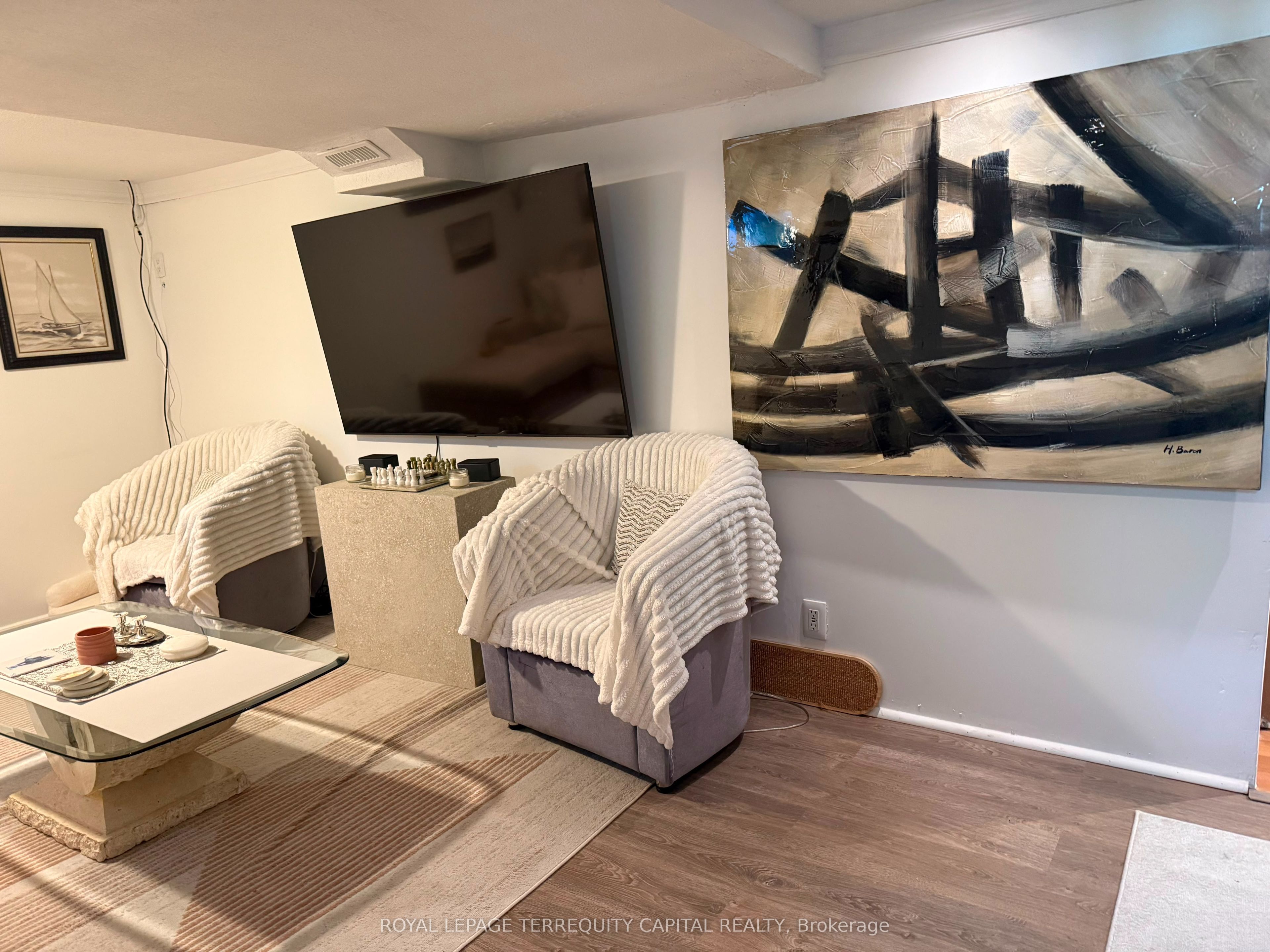 29 Glamis Avenue Lower, Toronto, ON M6N 4H5 photo 4