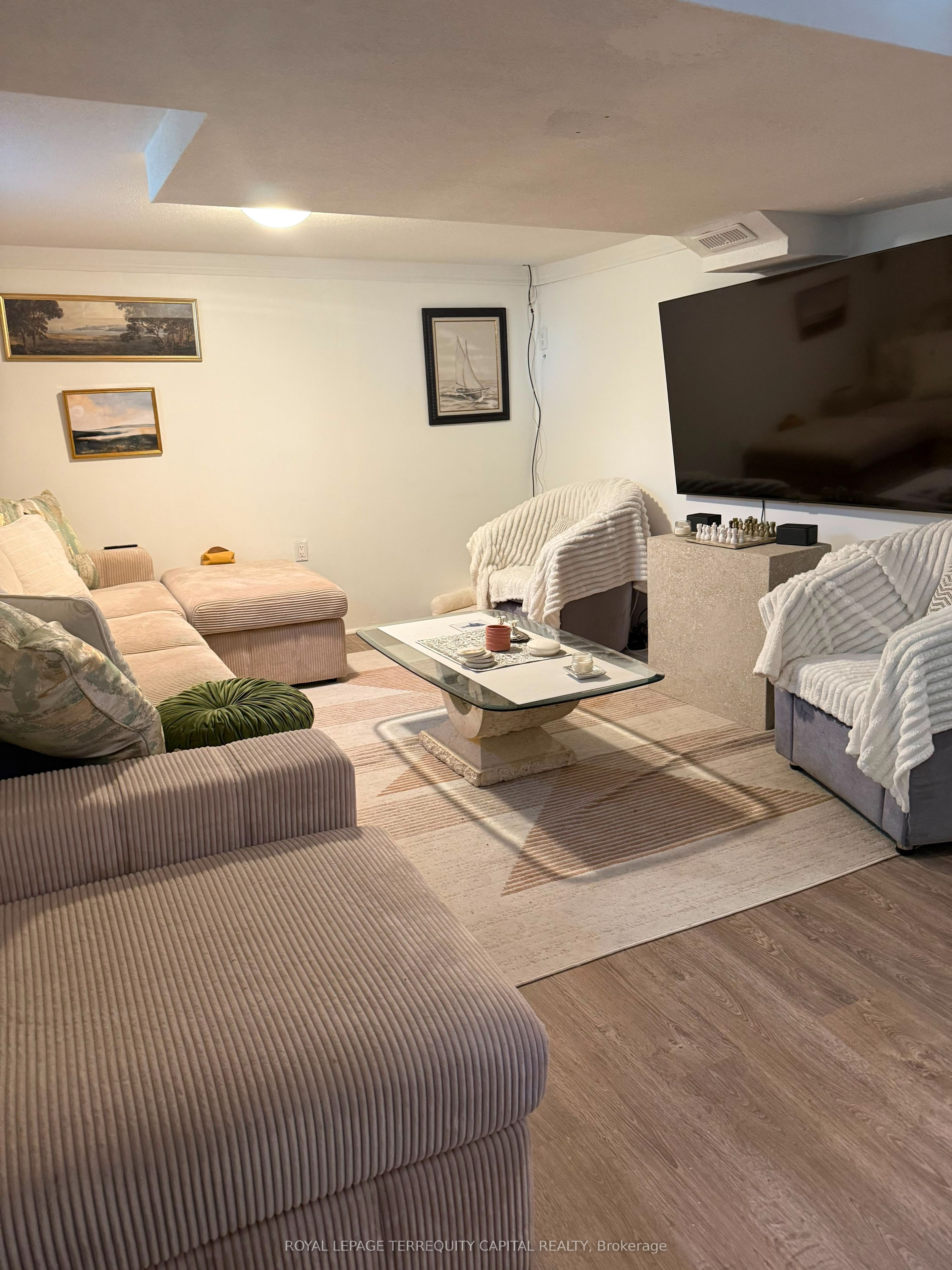 29 Glamis Avenue Lower, Toronto, ON M6N 4H5 photo 5