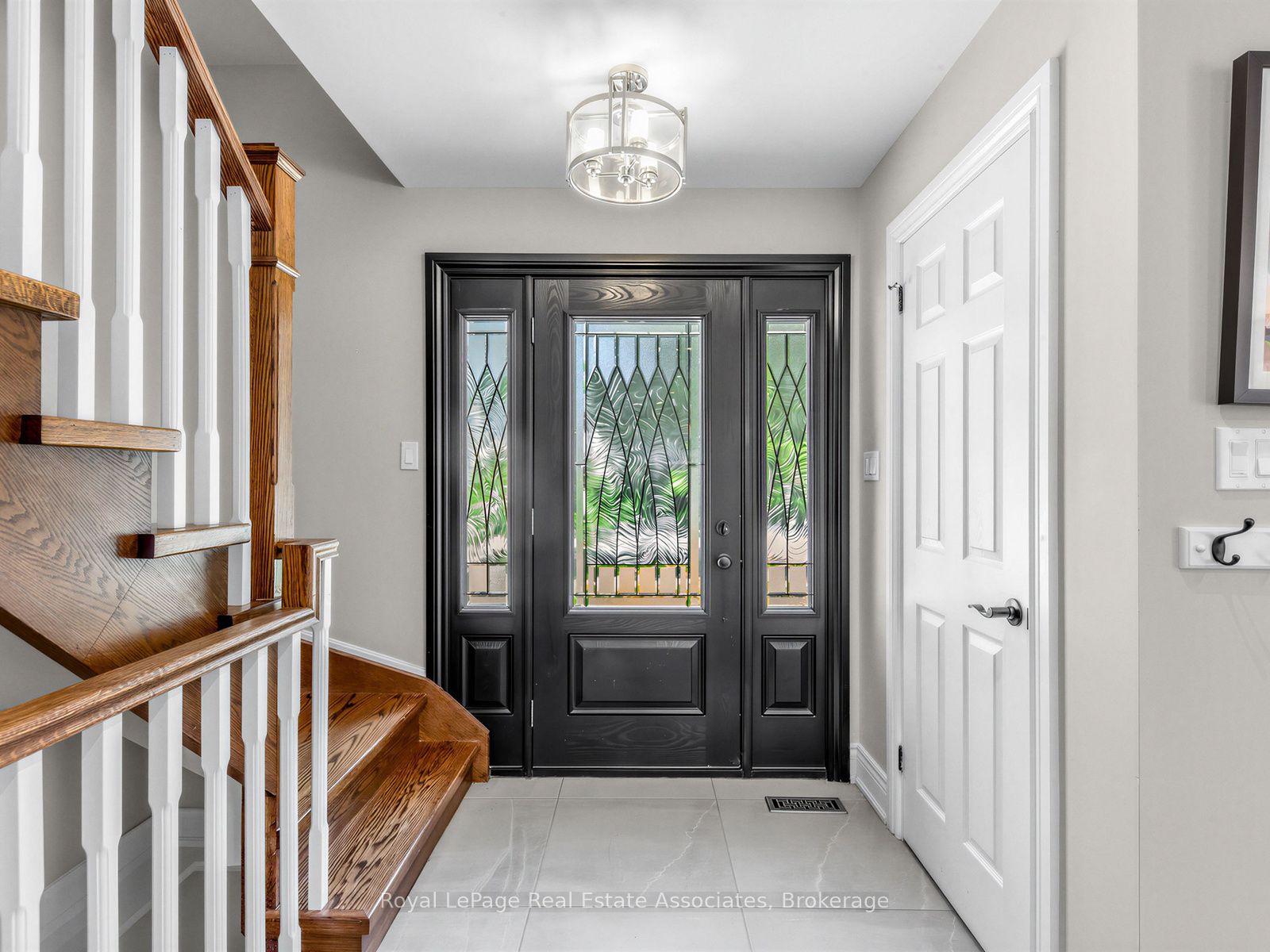 2441 Winthrop Crescent, Mississauga, ON L5K 2A8 photo 4