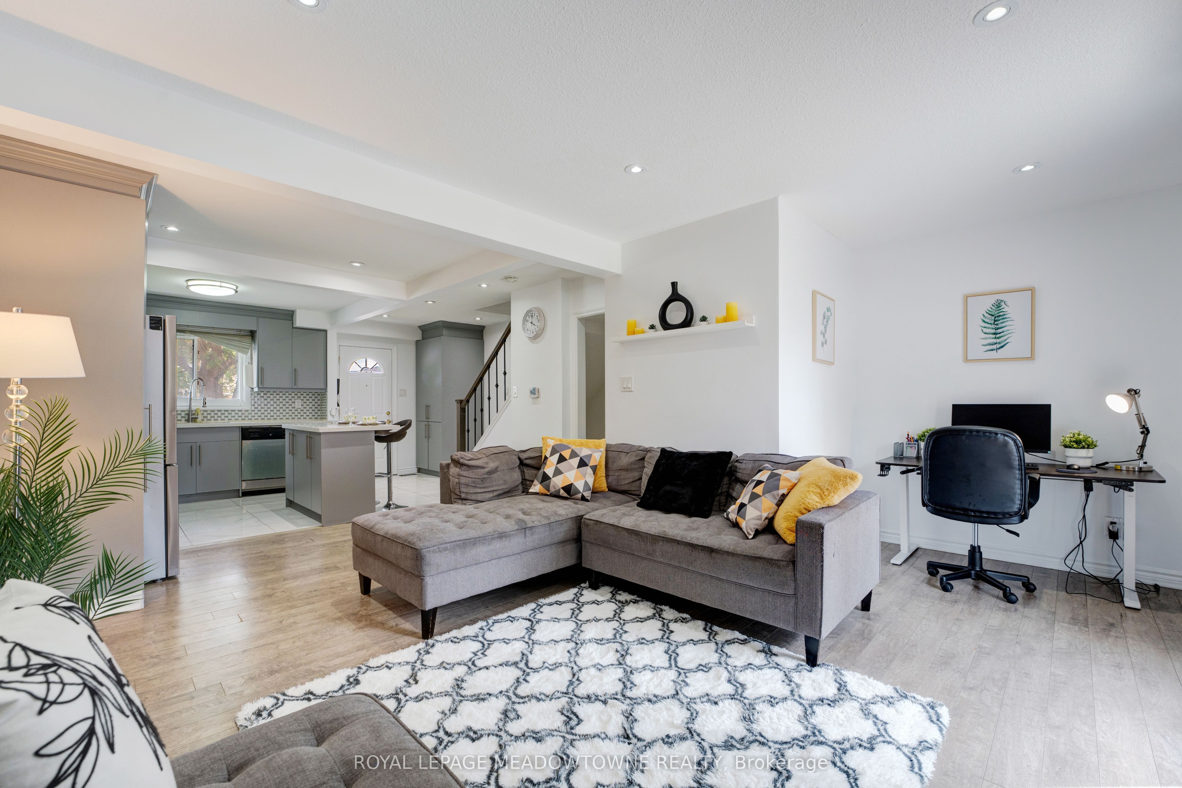 9 Hardcastle Court, Brampton, ON L6S 2B2