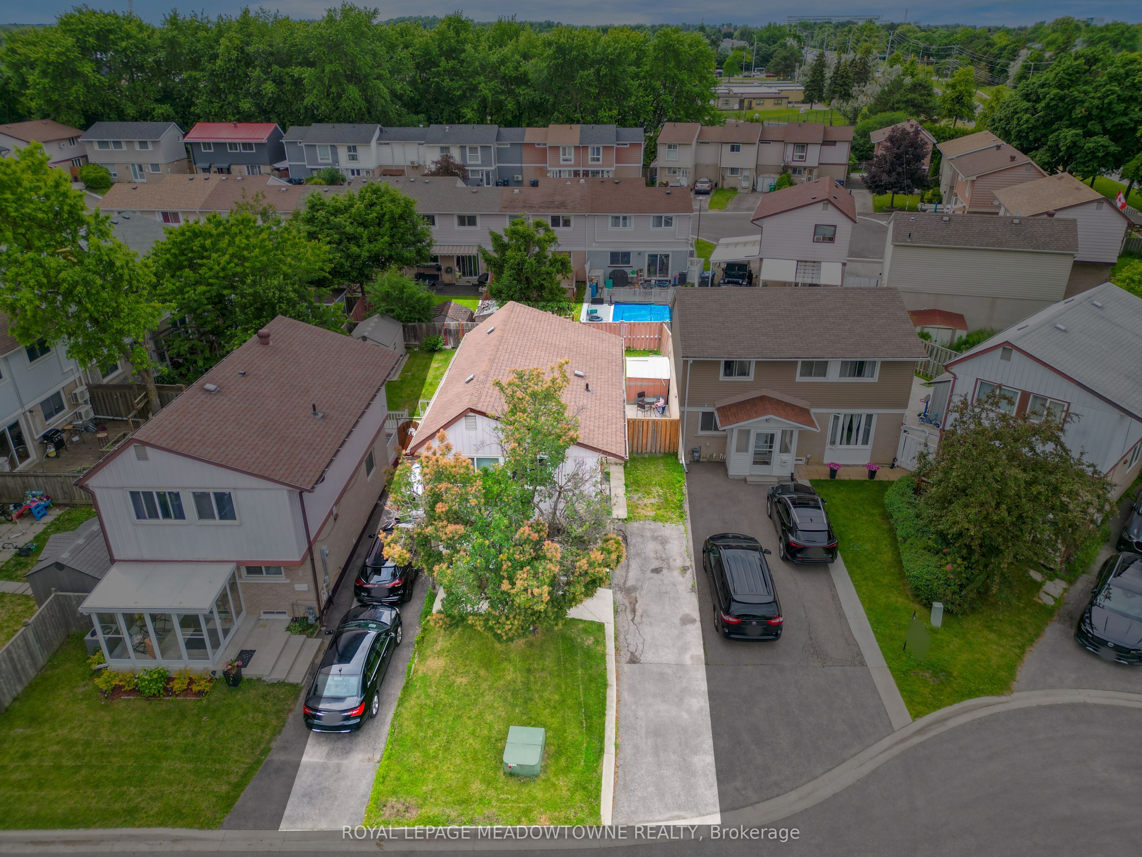 9 Hardcastle Court, Brampton, ON L6S 2B2 photo 3