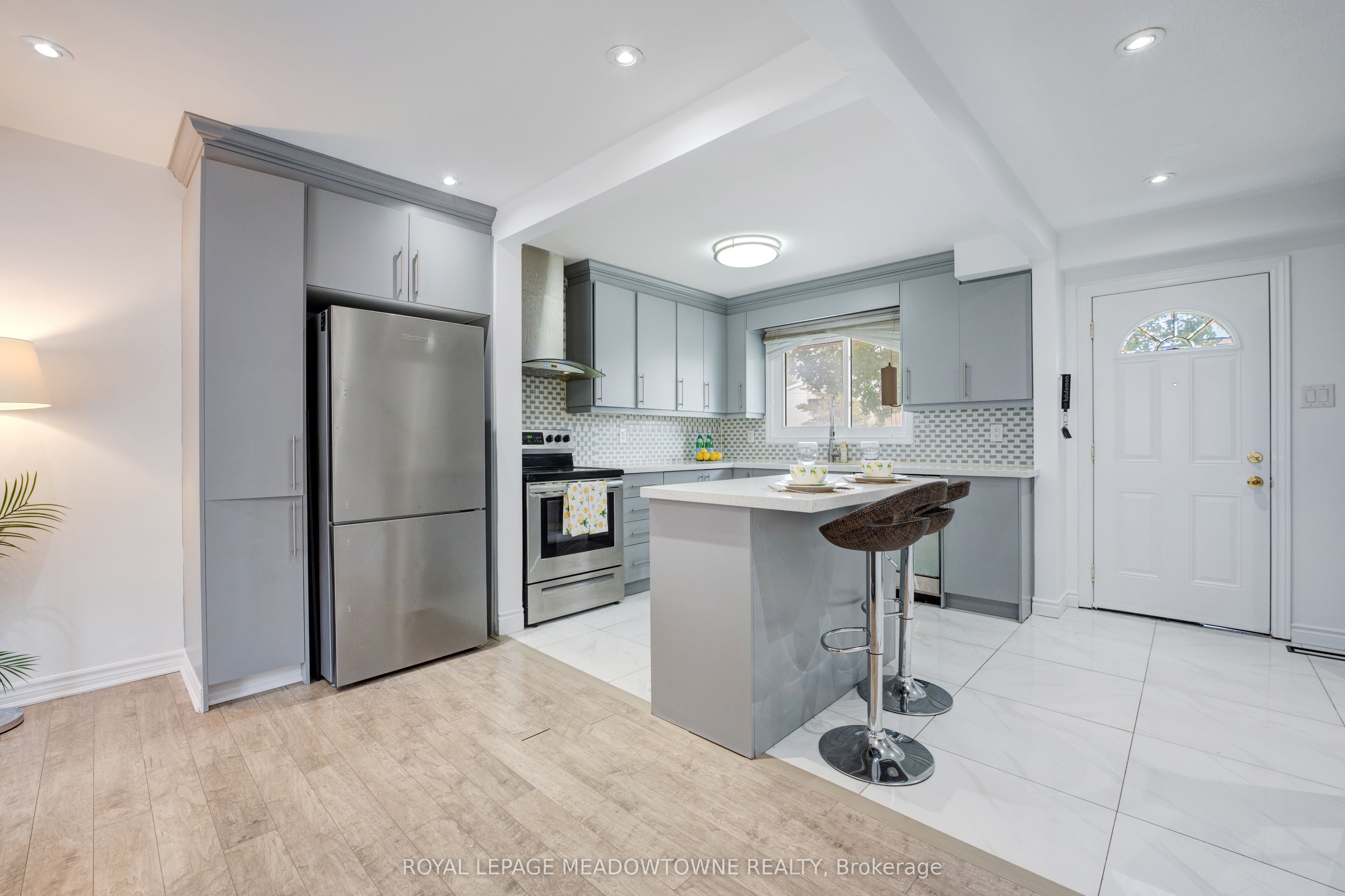 9 Hardcastle Court, Brampton, ON L6S 2B2 photo 5