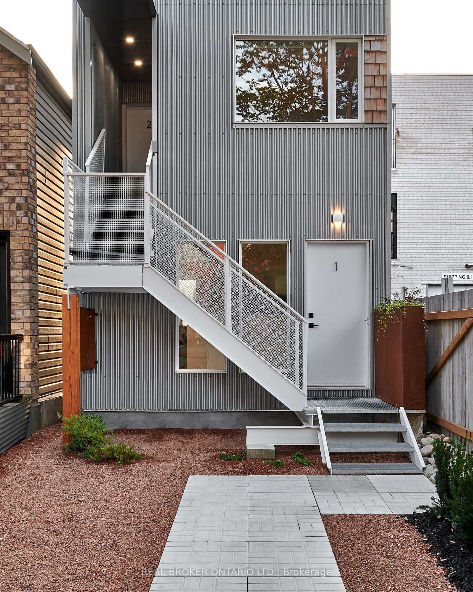 278 Campbell Avenue Main, Toronto, ON M6P 3V6 photo 2