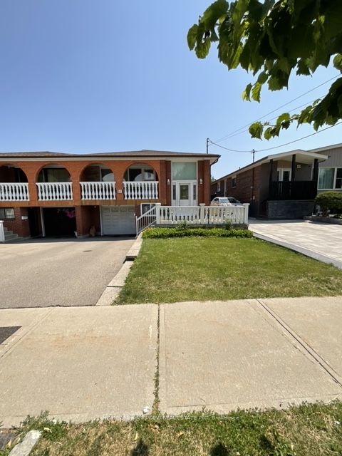 51 Seacliffe Boulevard, Toronto, ON M9L 2G7 photo 3