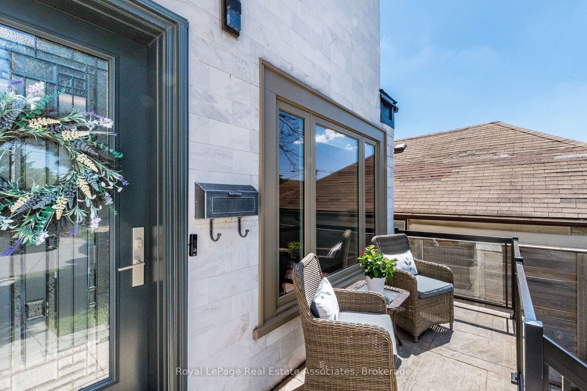 1071 Westmount Avenue, Mississauga, ON L5E 1X5 photo 3