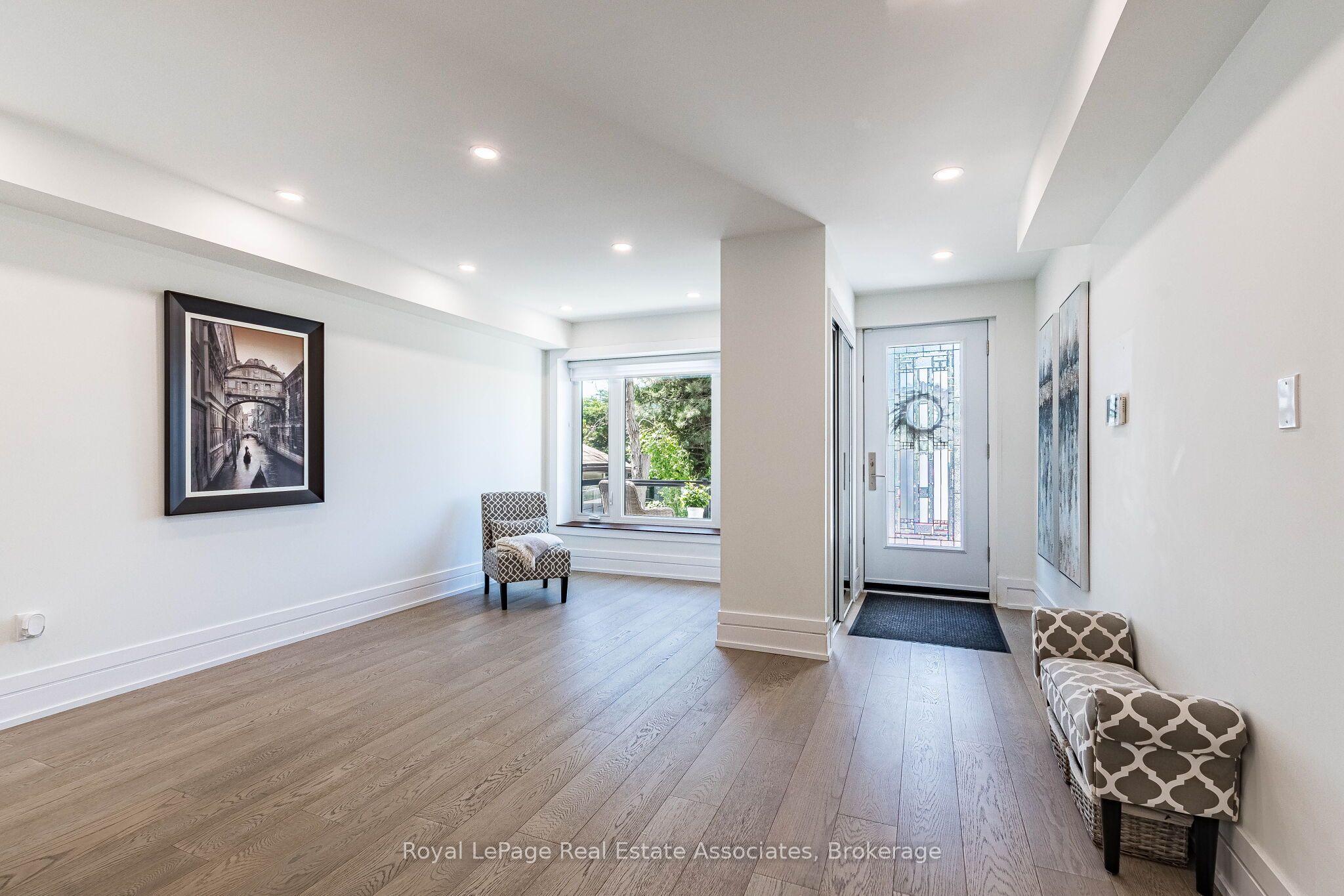 1071 Westmount Avenue, Mississauga, ON L5E 1X5 photo 4