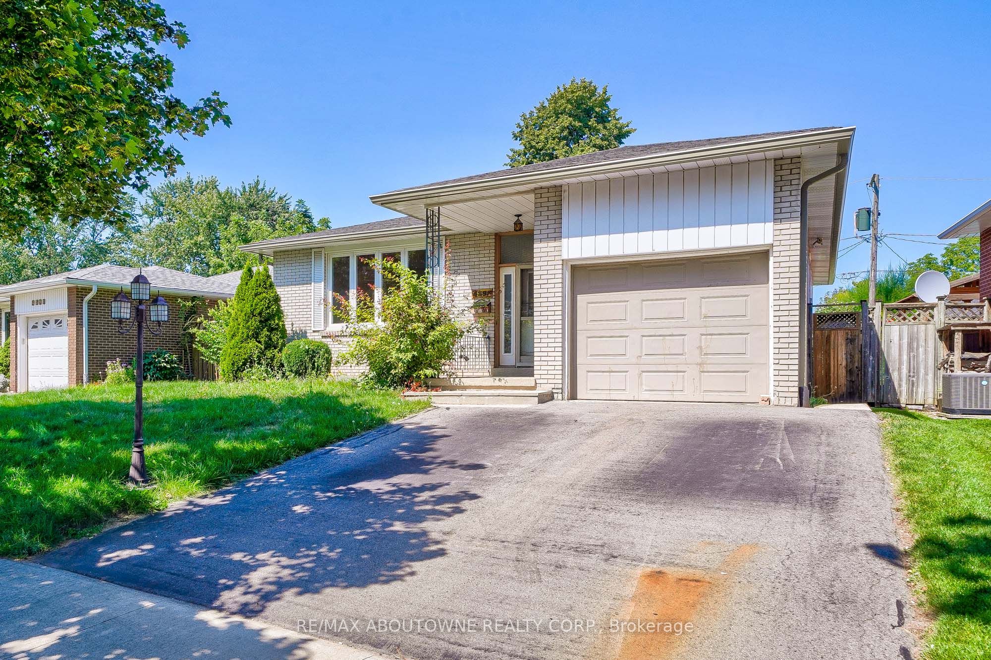 4395 Longmoor Drive Lower, Burlington, ON L7L 1X8 photo 2