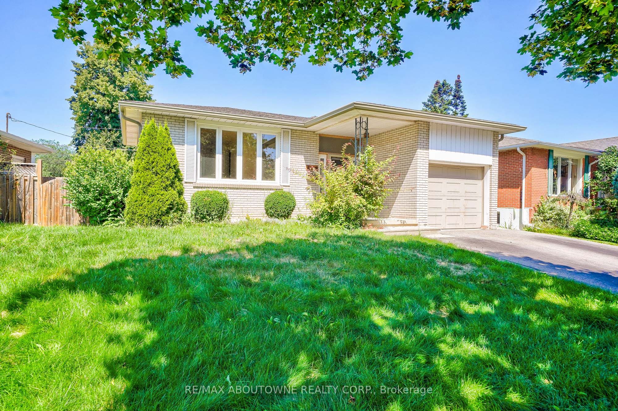 4395 Longmoor Drive Lower, Burlington, ON L7L 1X8 photo 3