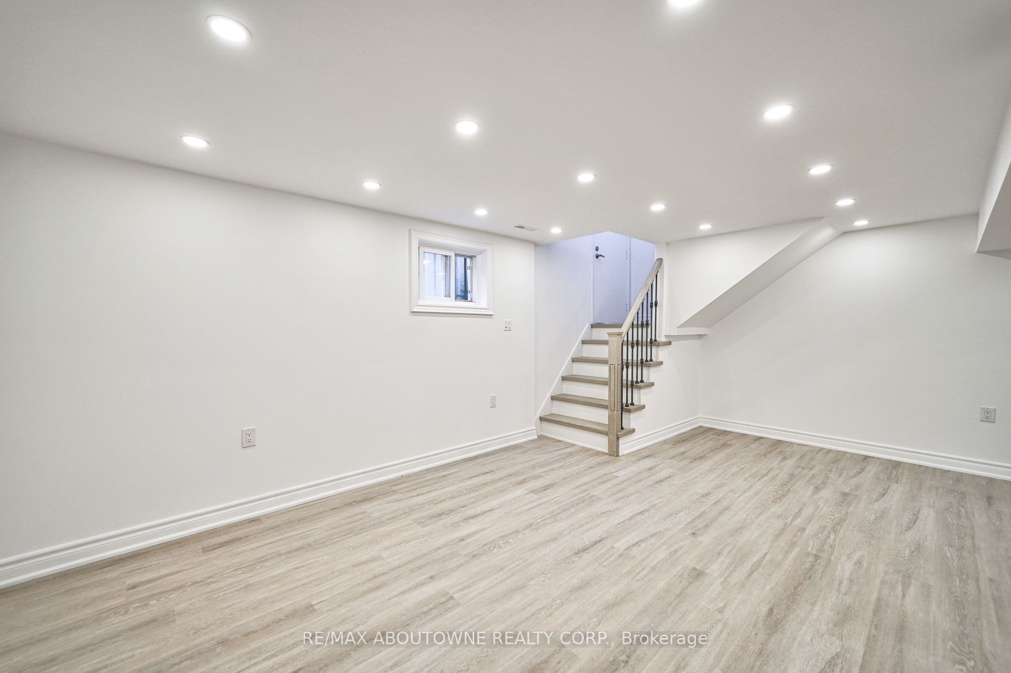4395 Longmoor Drive Lower, Burlington, ON L7L 1X8 photo 5