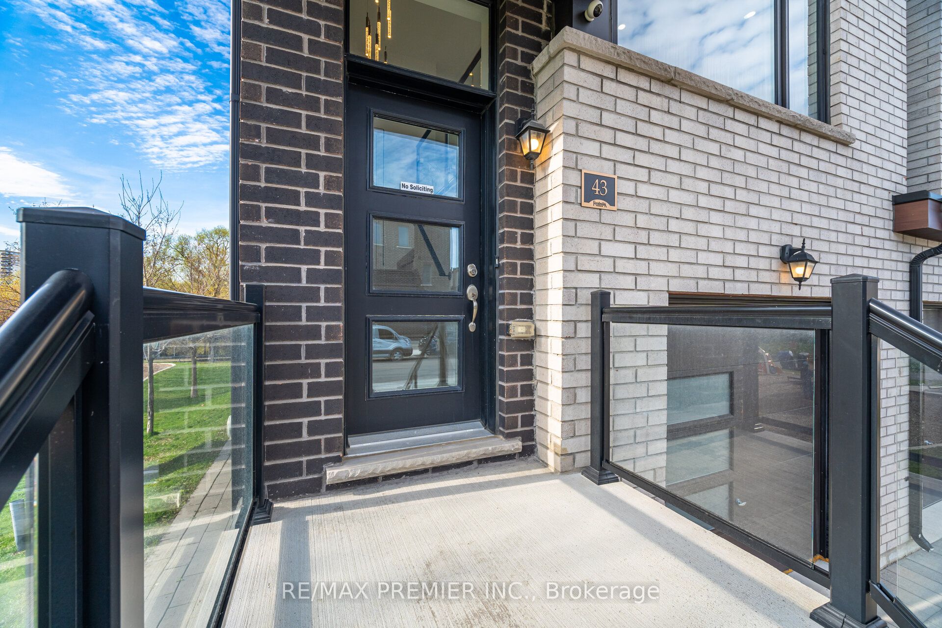 43 Wild Rose Gardens, Toronto, ON M6L 0A5 photo 3