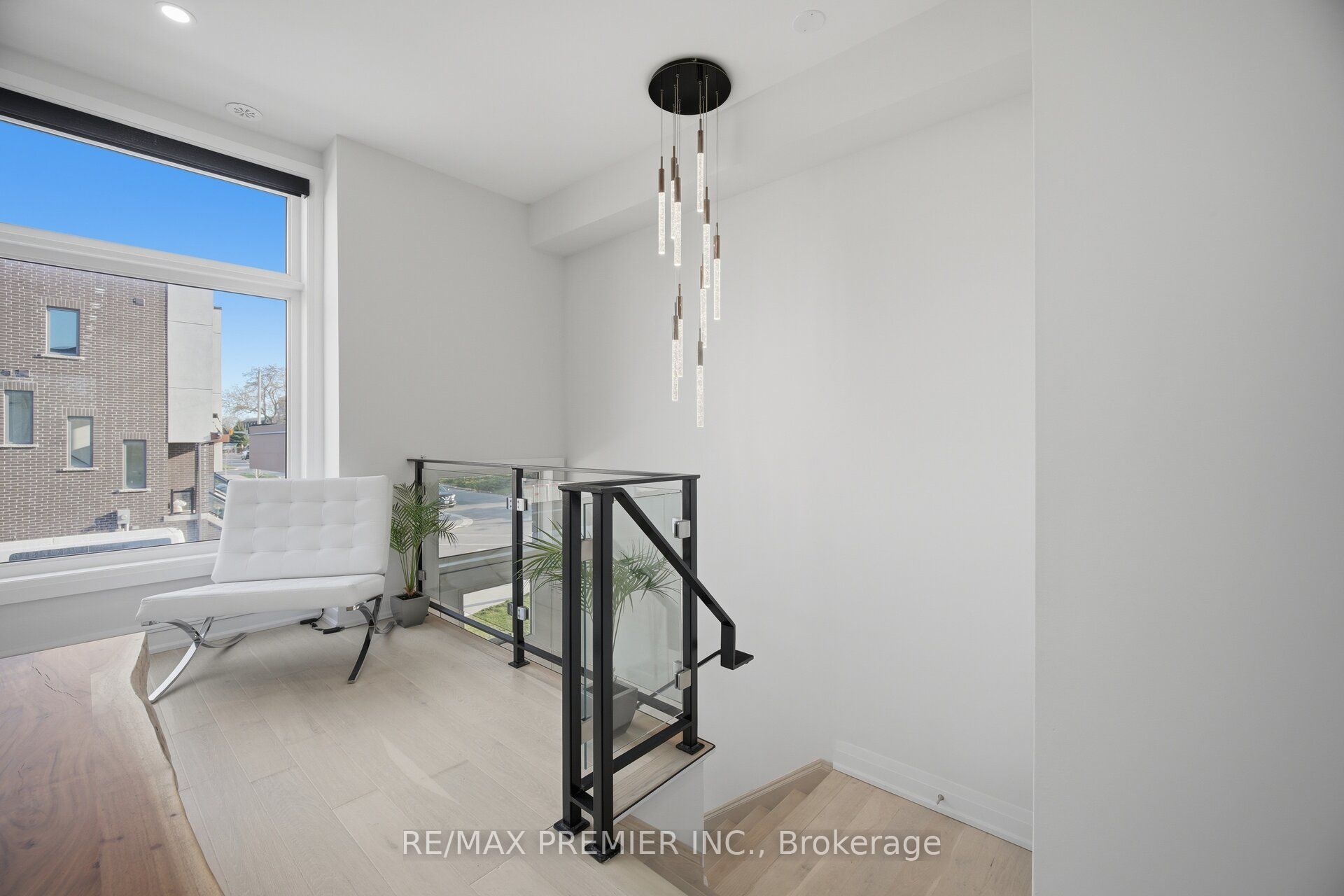 43 Wild Rose Gardens, Toronto, ON M6L 0A5 photo 5