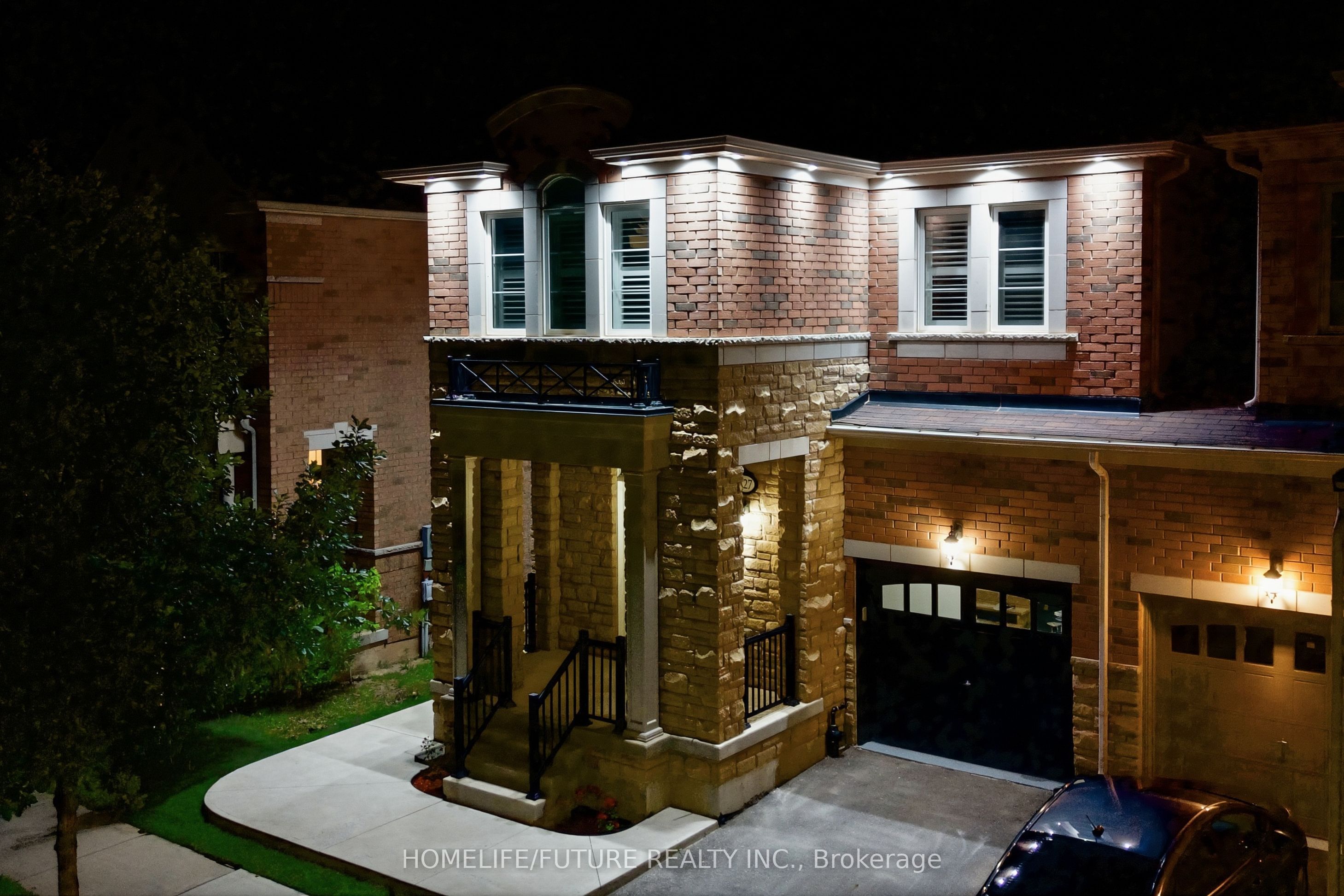 127 Huguenot Road, Oakville, ON L8H 0M3 photo 2