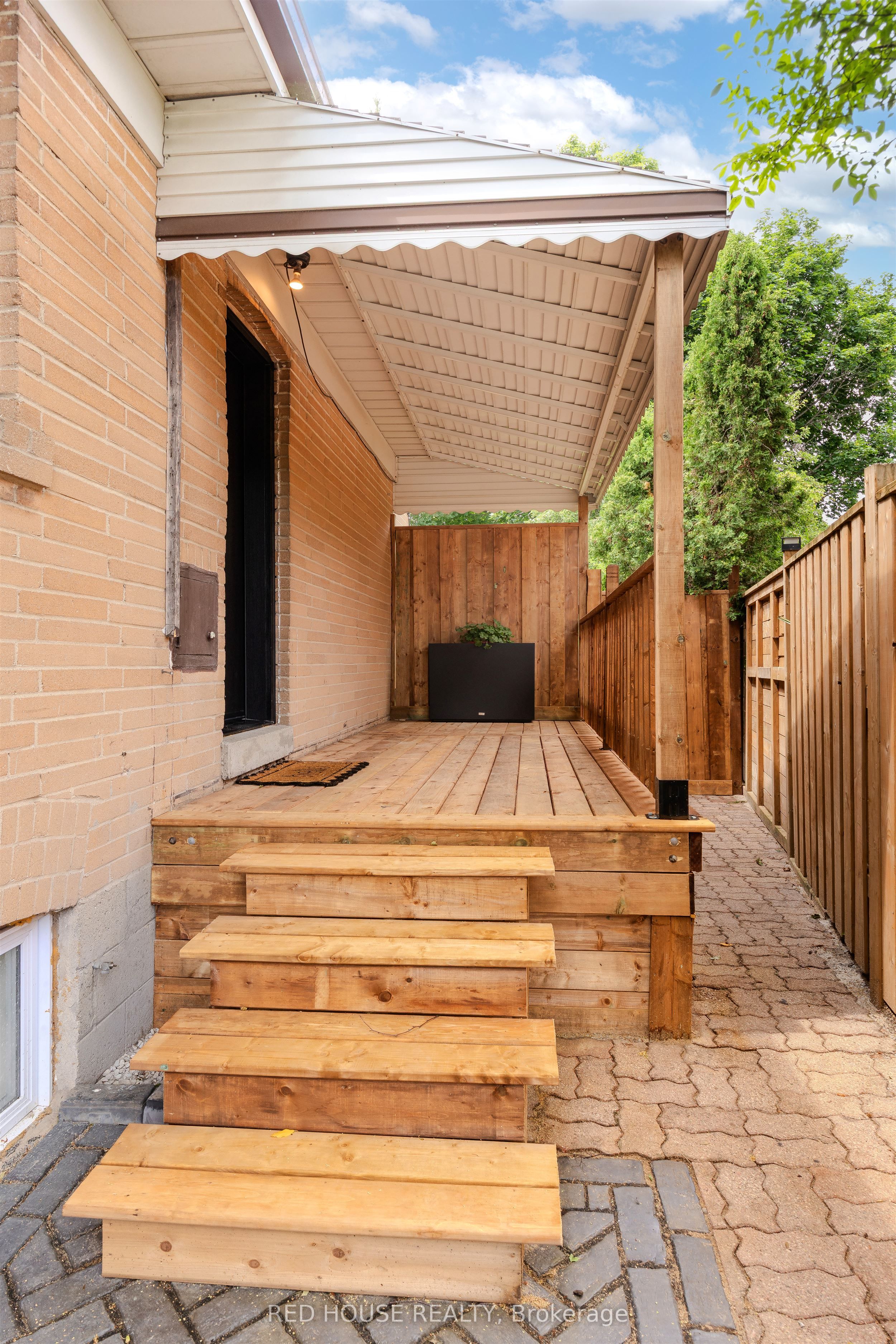 70 Beaverbrook Avenue Basement, Toronto, ON M9B 2N6 photo 2