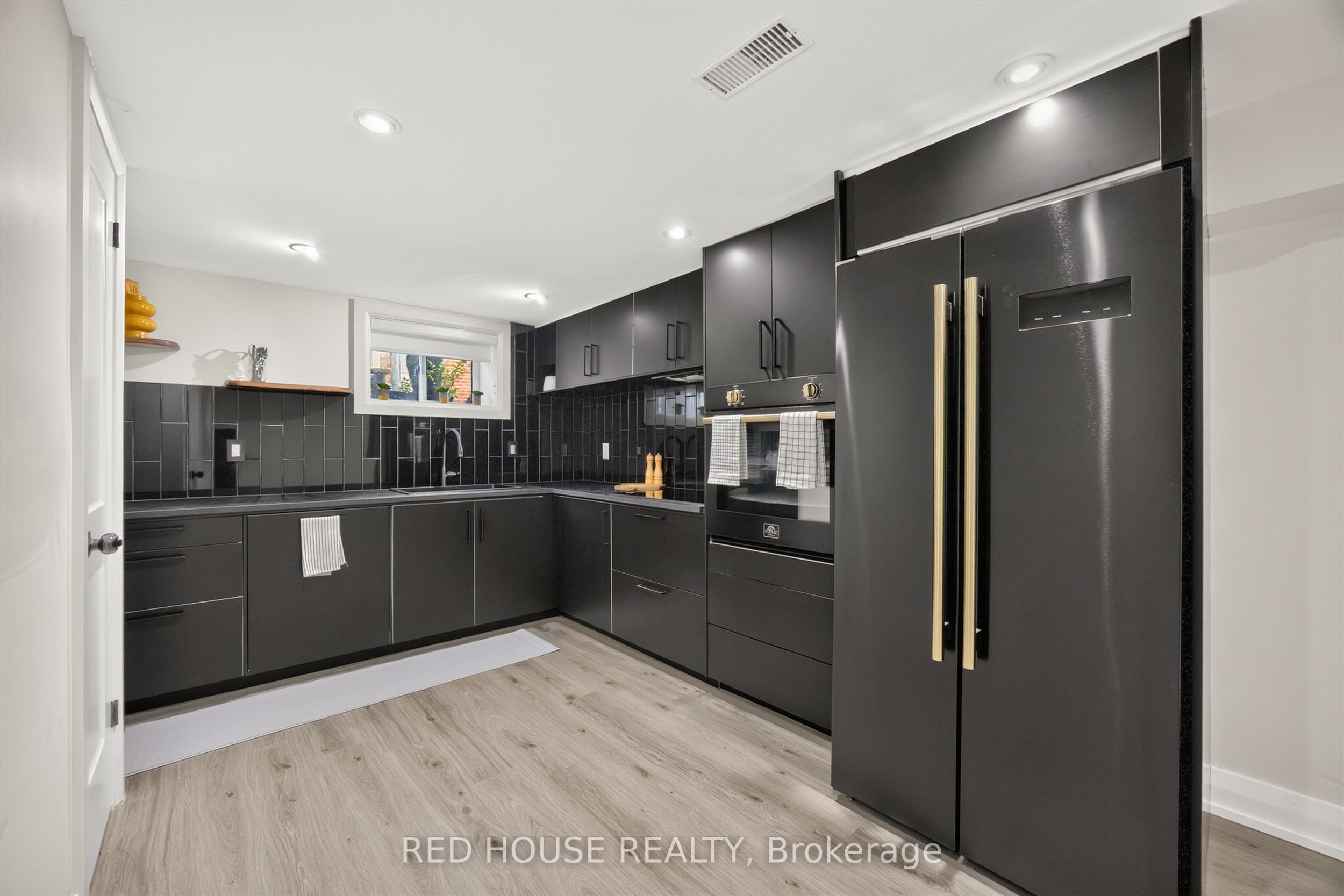 70 Beaverbrook Avenue Basement, Toronto, ON M9B 2N6 photo 3