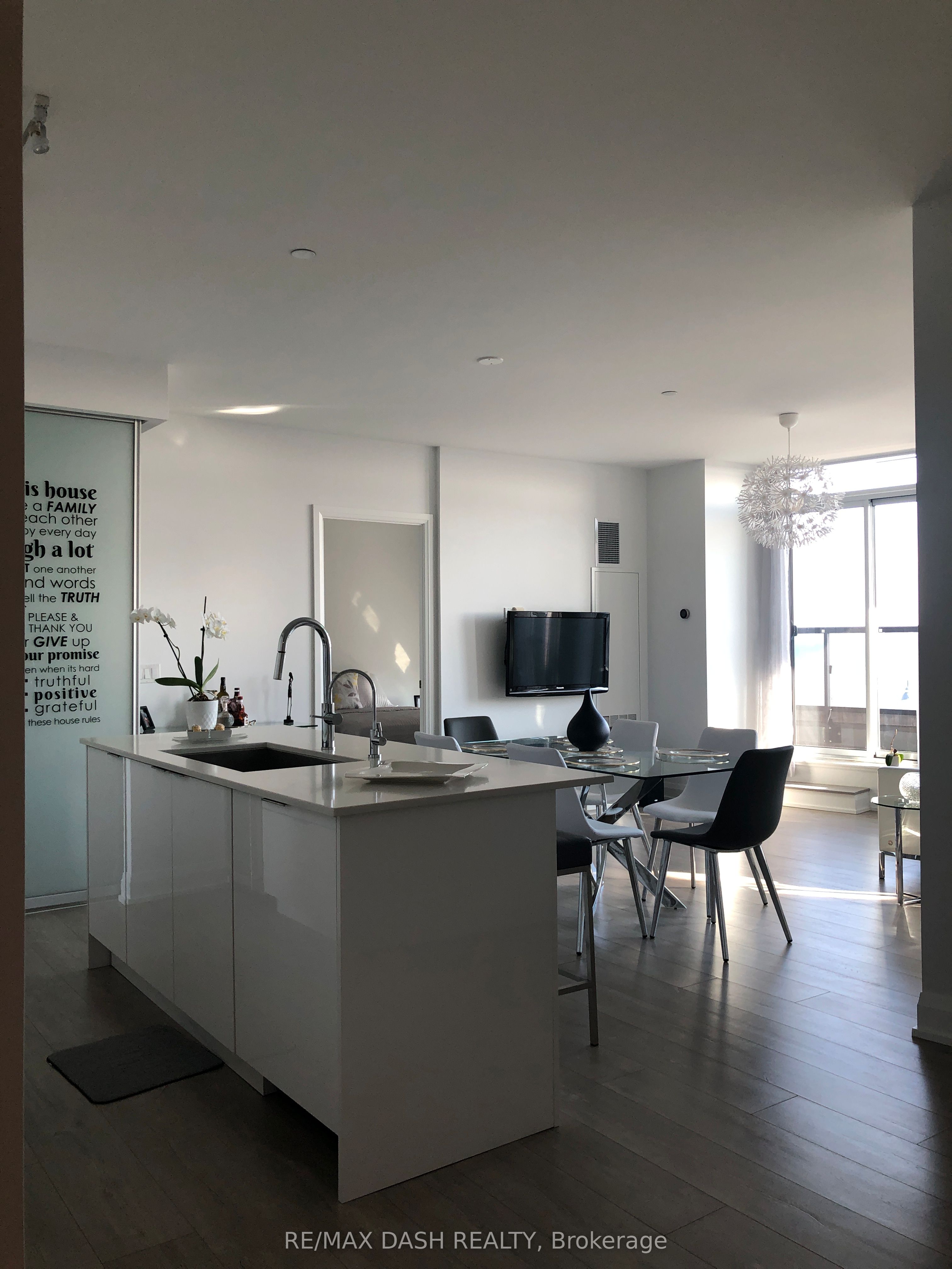 110 Marine Parade Drive 204, Toronto, ON M8V 0A3