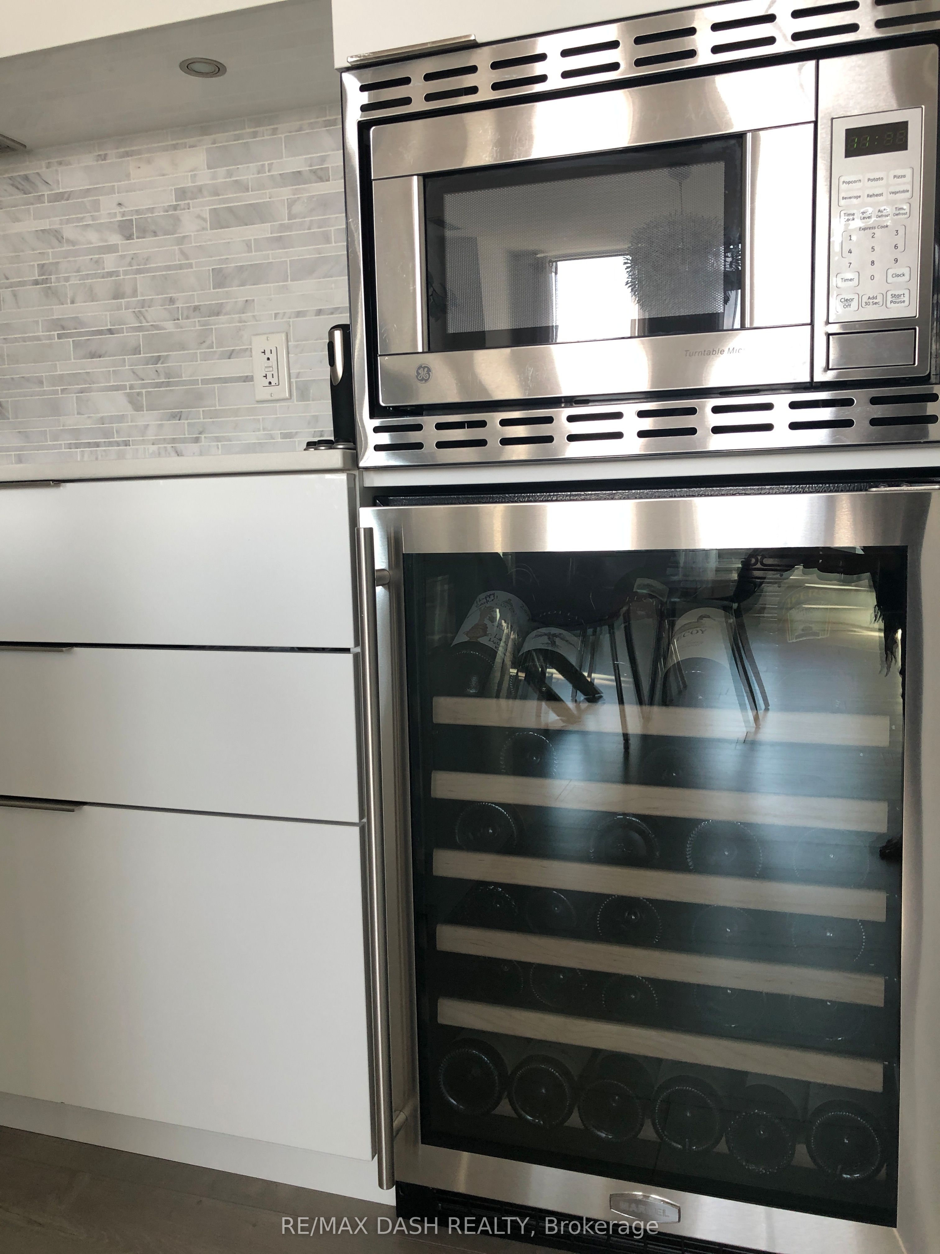 110 Marine Parade Drive 204, Toronto, ON M8V 0A3 photo 3