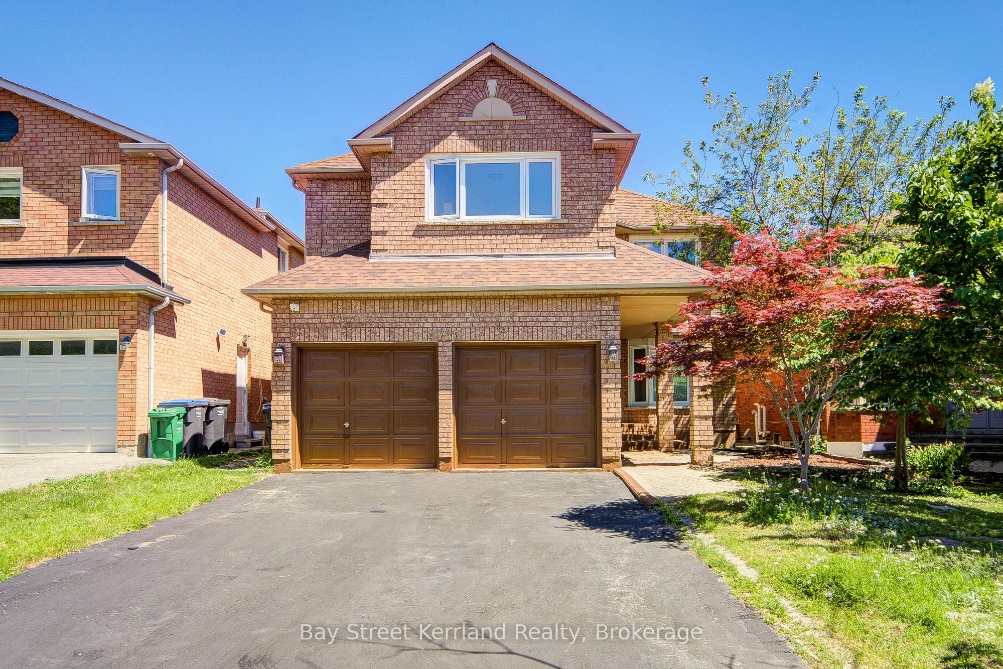 4785 Crystal Rose Drive, Mississauga, ON L5V 1G9 photo 2